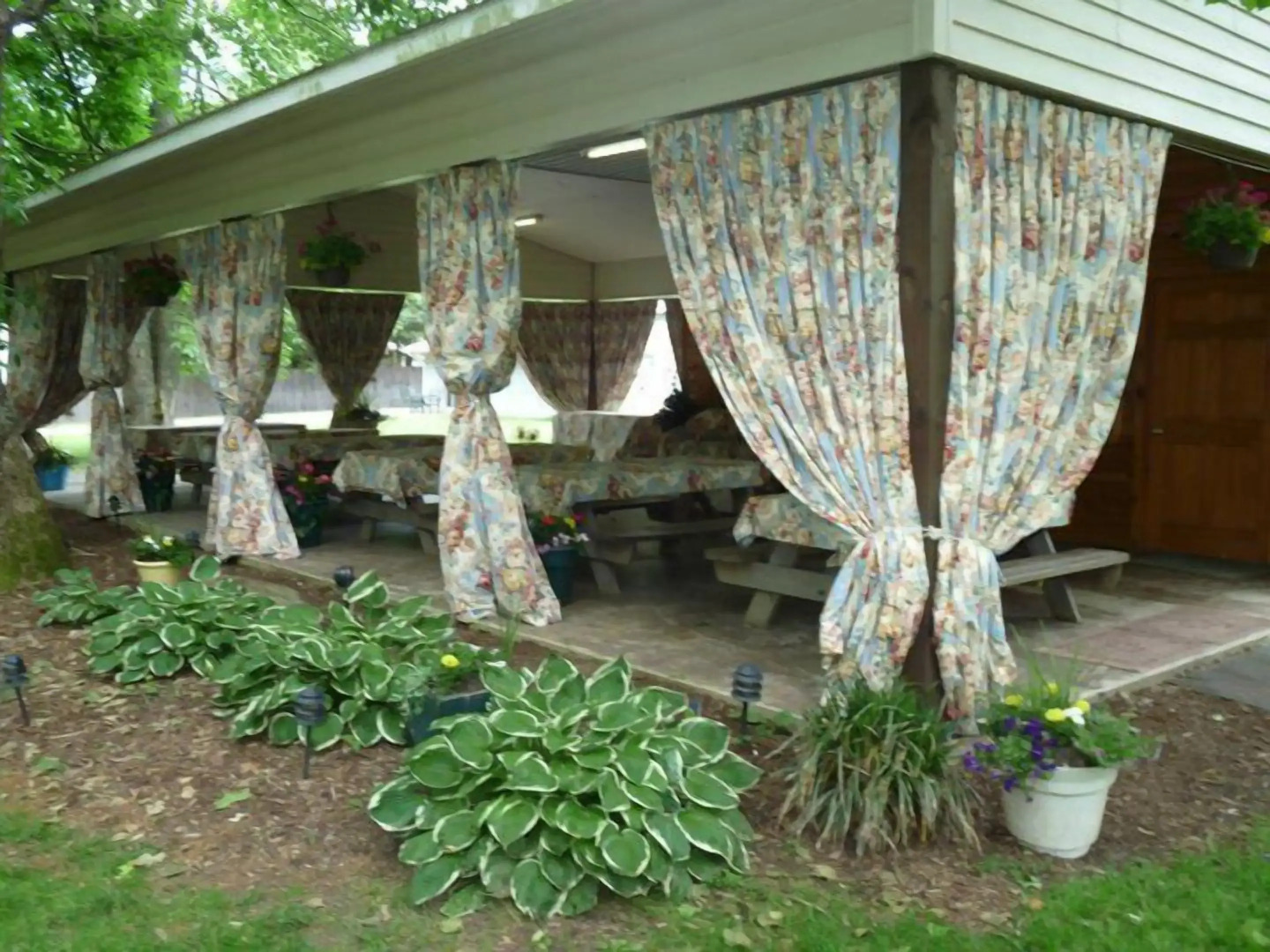 Meadowlark Motel with Restaurant & Bar