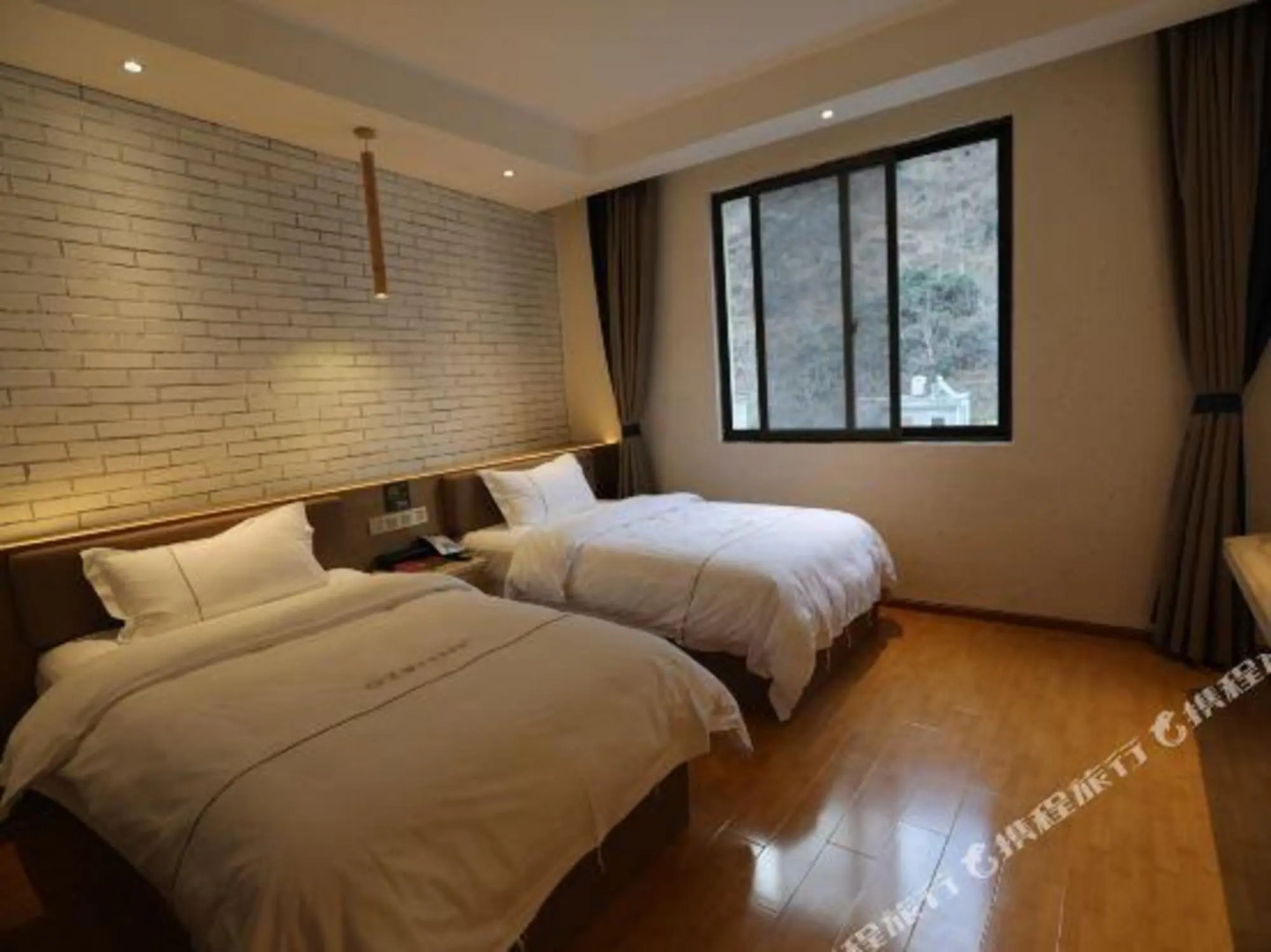 Zhengba Shilixiang Courtyard (Luding Daduhe Bridge)