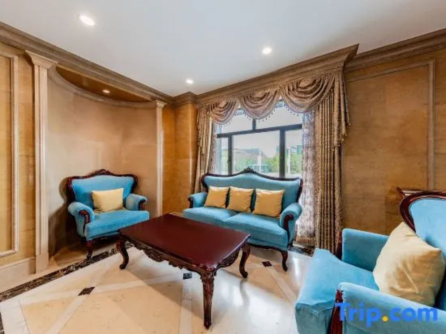 Aershan Alvarez Hotel (Aershan Tourist Resort Train Station)