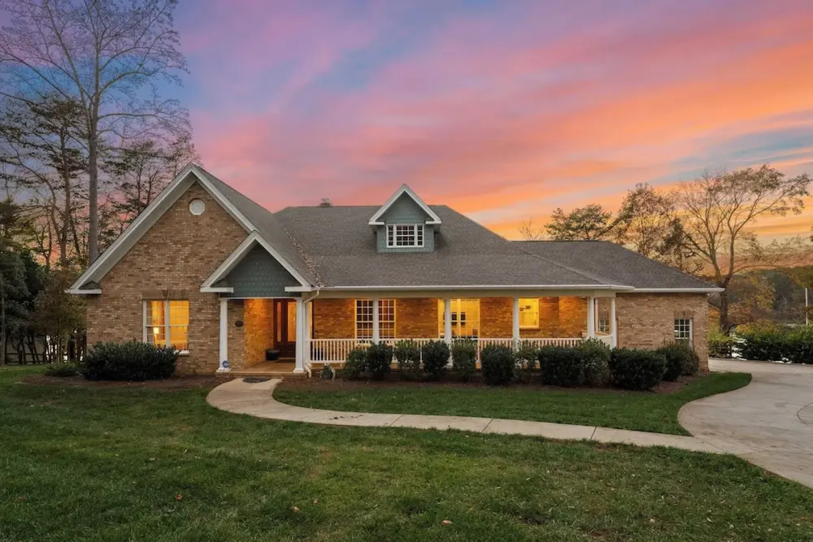 Sunset Pointe by Avantstay Waterfront, Beach, Fire Pit Sleeps 14 5bdr 4BA