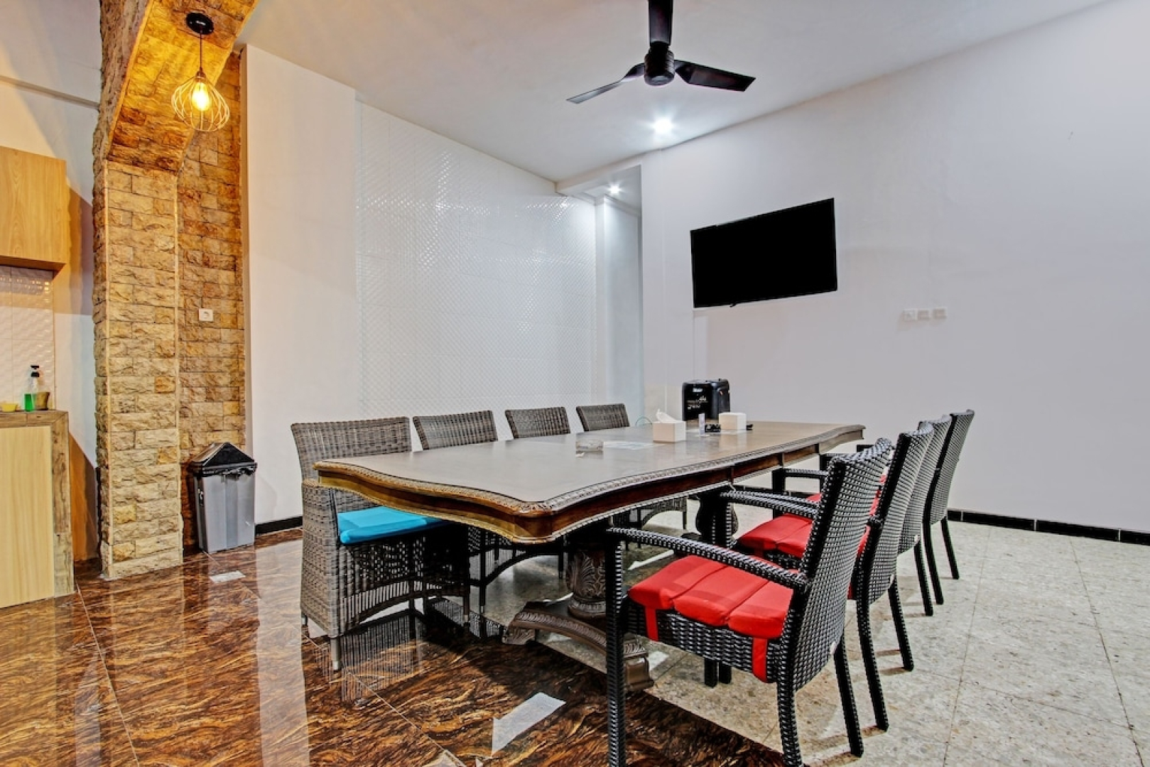 Capital O 92895 House N Caffe 55