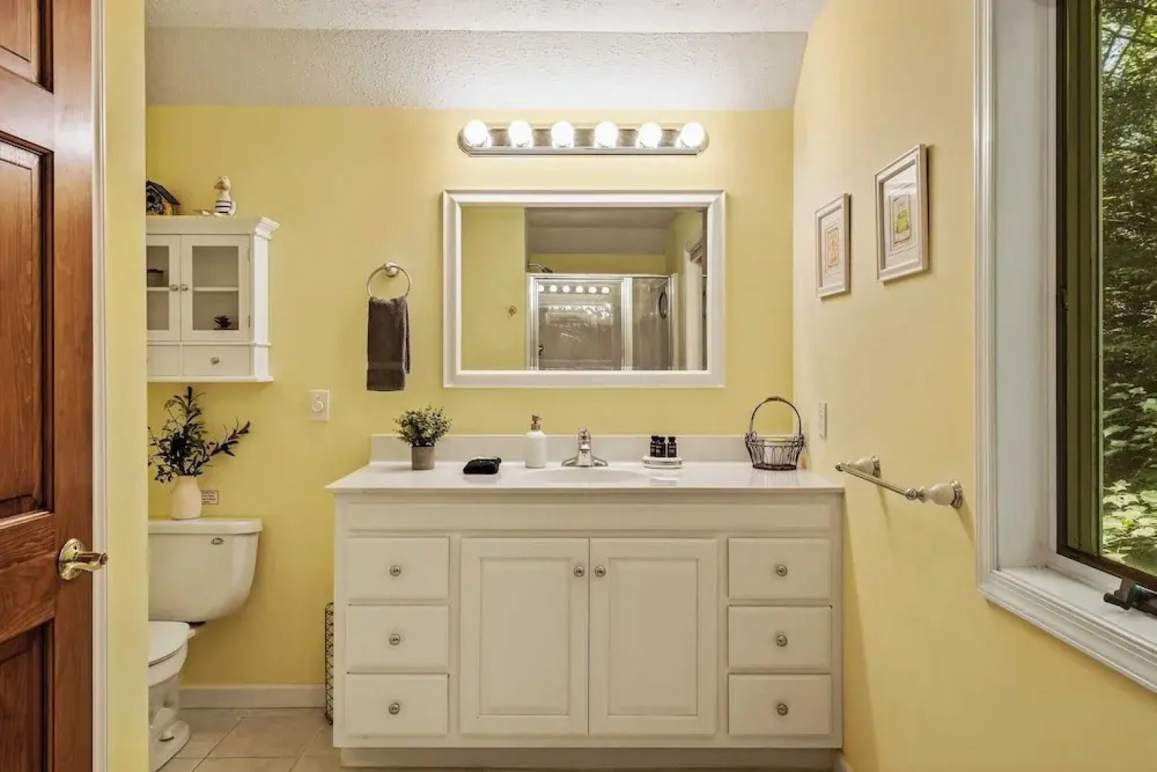 Tranquil Waterside by Avantstay Lakefront + Dock, Game Room, Views