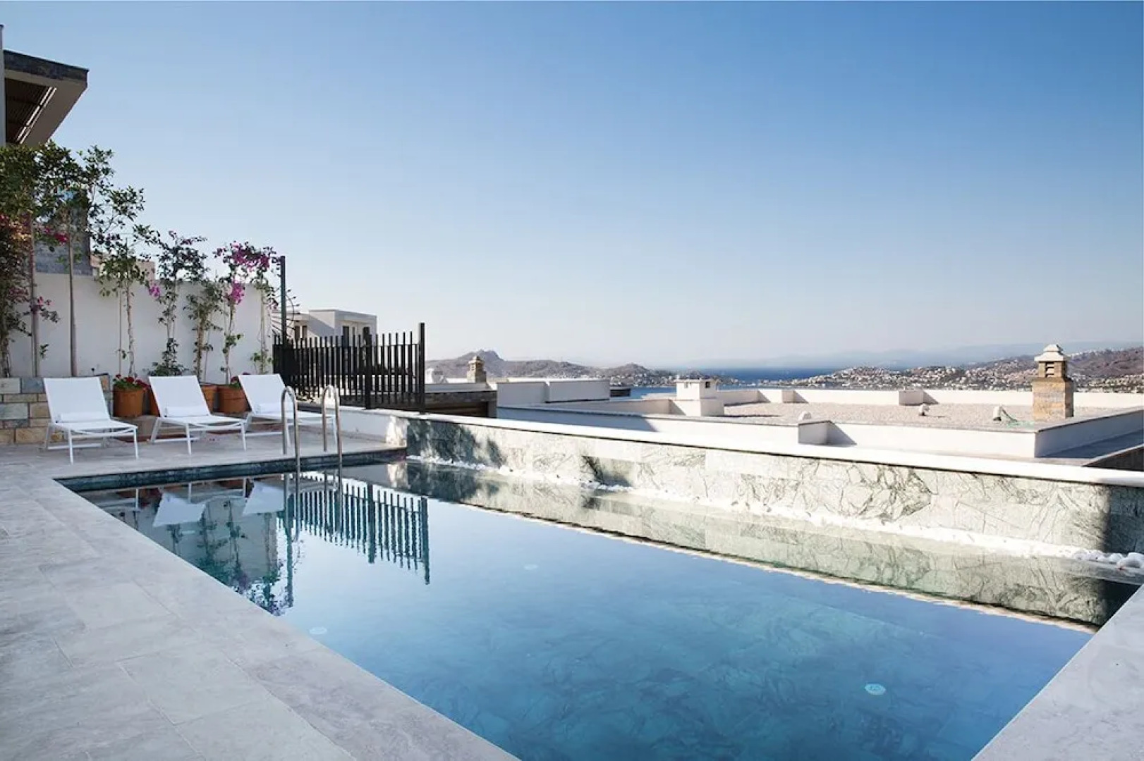 Important Group Villa Hills