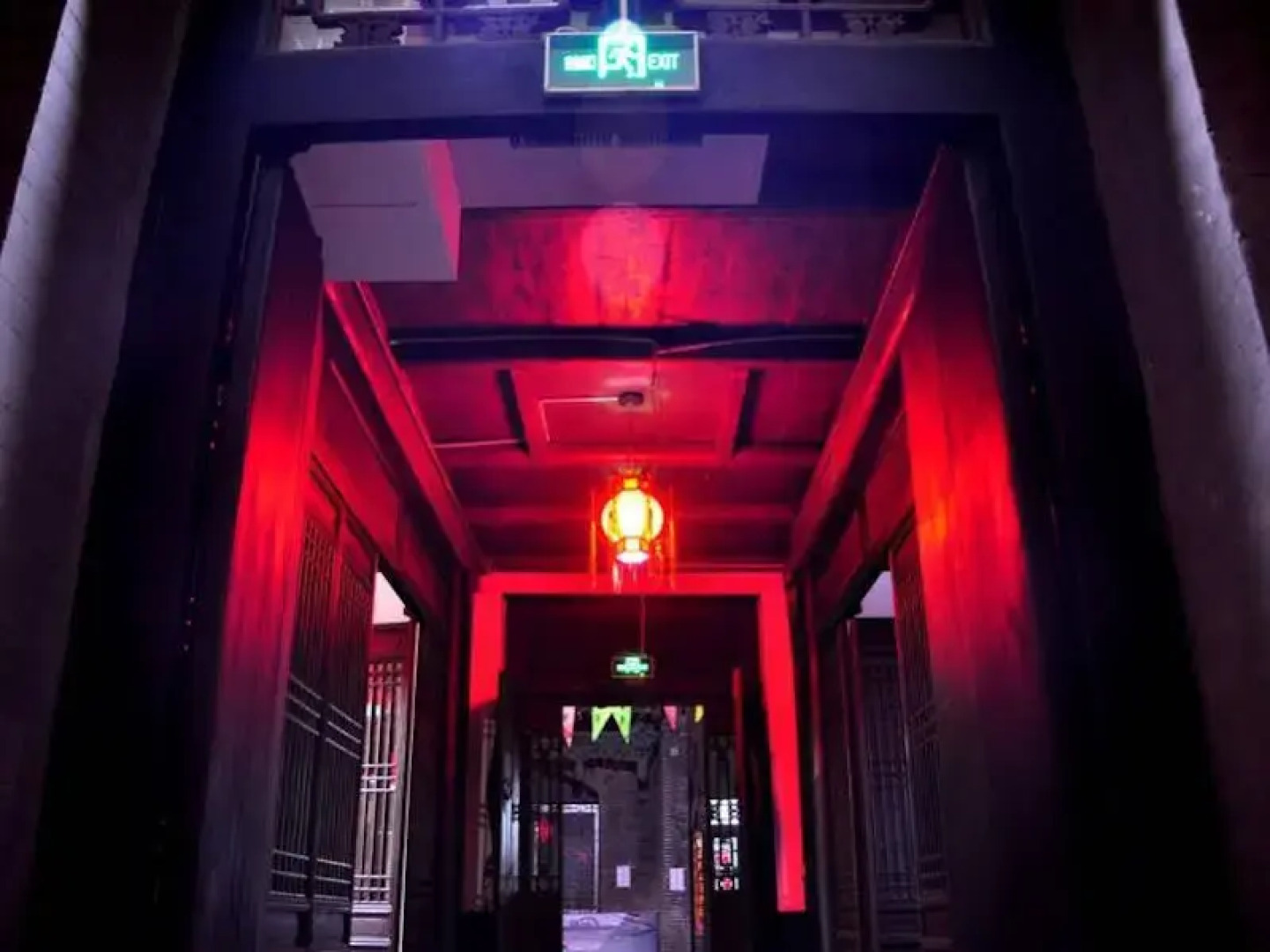 Jin Zhong Qixian Dan Feng Ge Hotel