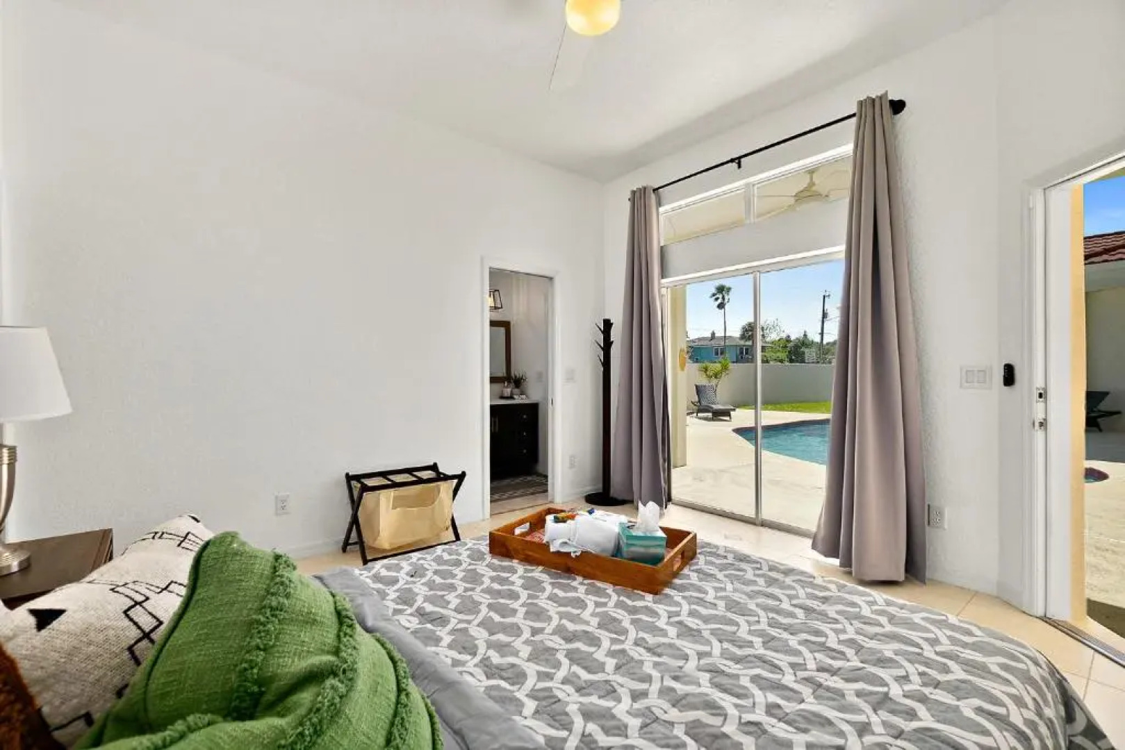 HIP 2 mstrs, pvt htd slt pool/SPA, 2min wlk beach