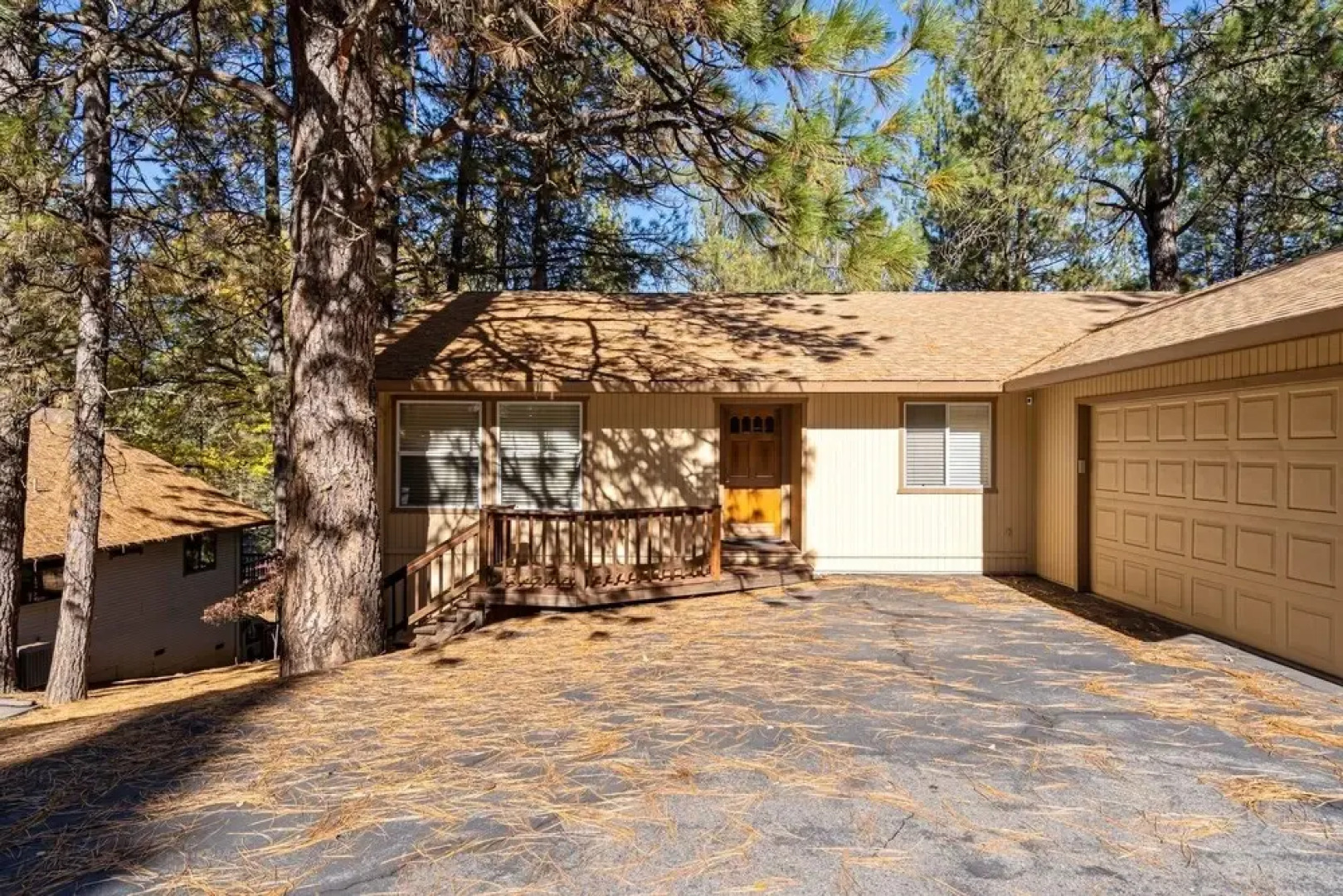 Wolf Den - Check out the Beach, Country Club, Golf Course Enjoy the Wifi, Central Heat and Air Conditioning. Near Yosemite by Redawning