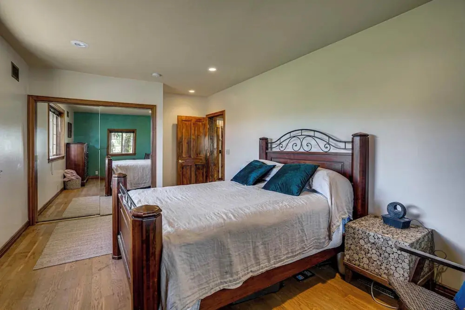 14 Mi to Main Street Moab: Cabin w/ Hot Tub Access