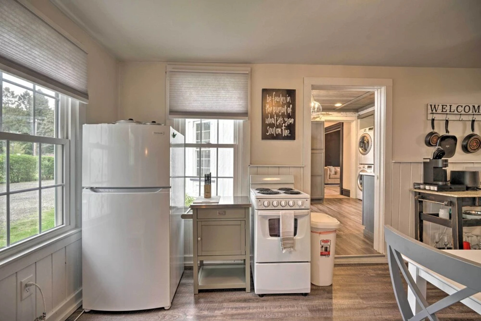 Romantic Country Apt by Lake Erie & Wineries!