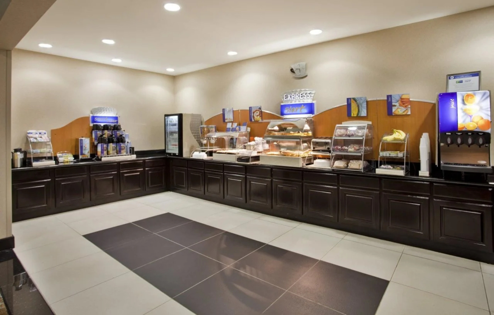 Holiday Inn Express Hotel and Suites Pryor by IHG