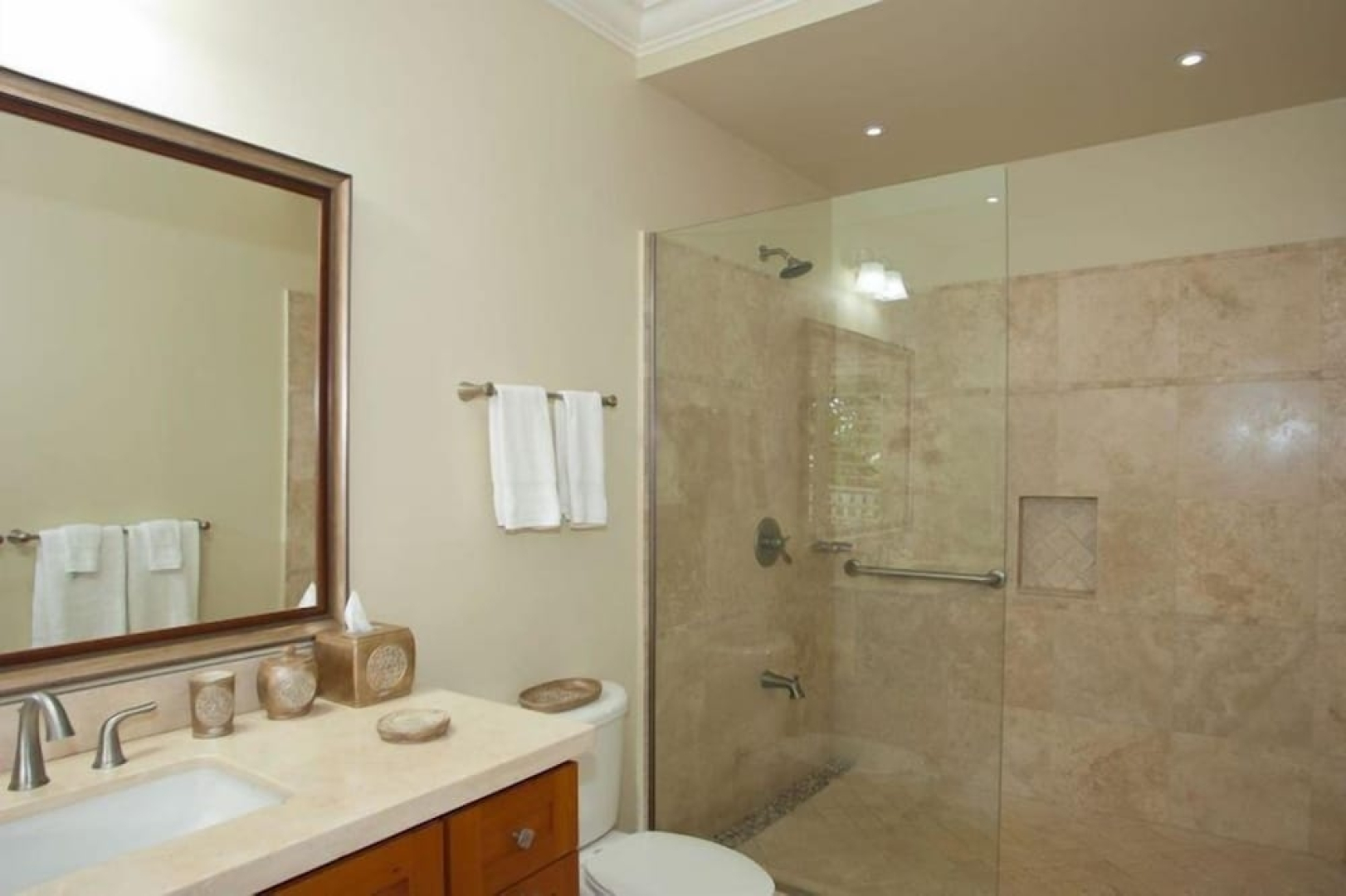 A Summer Place, Discovery Bay 7BR