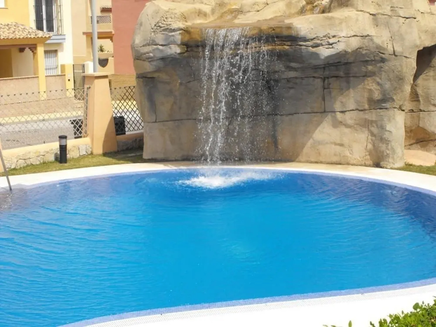 Livingtarifa - Bajo con acceso a piscina