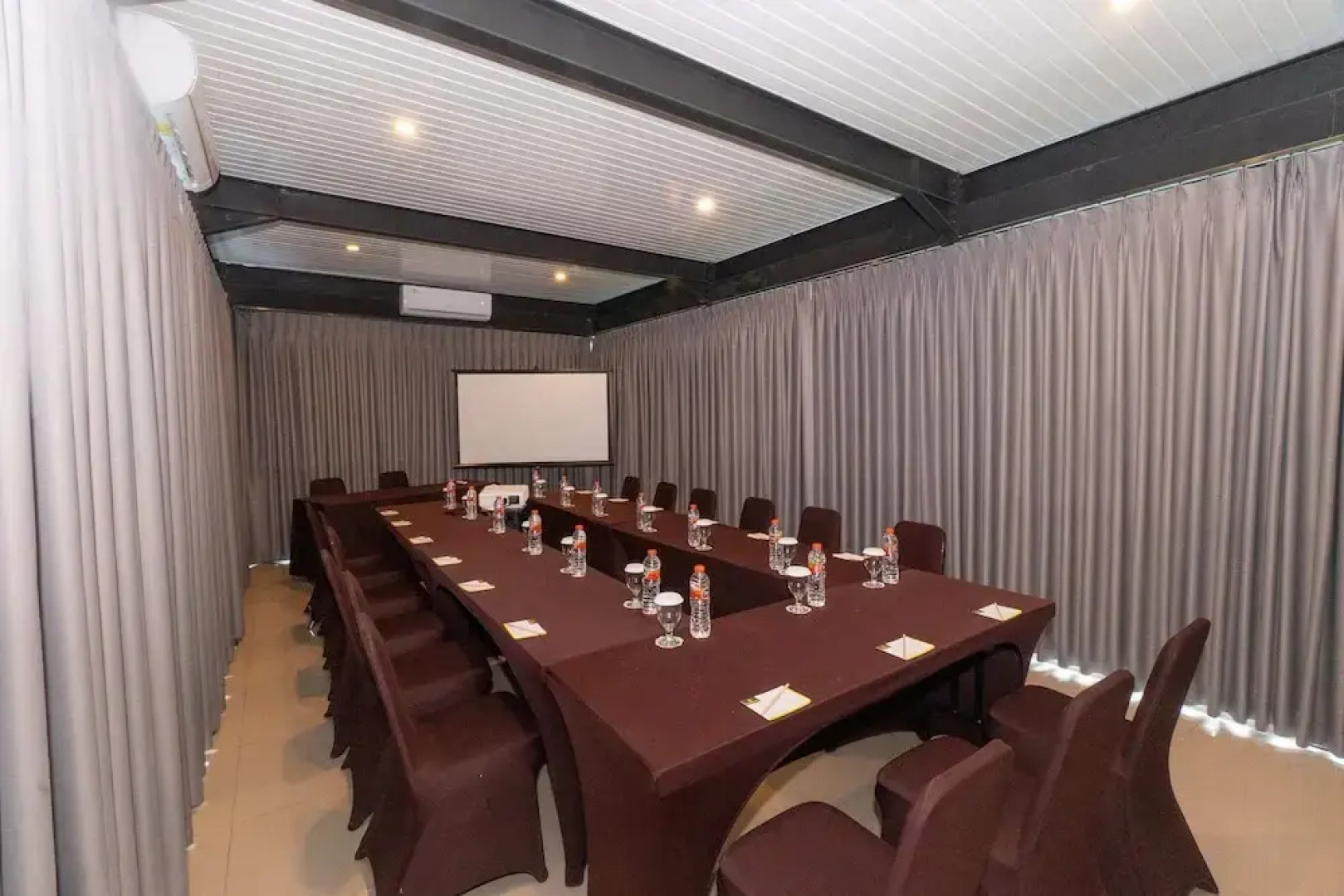 Summerville Hotel & Coffee Shop