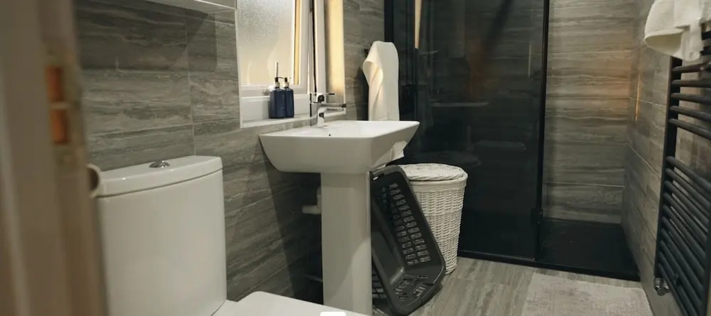 Luxury hot tub Lodge in the Heart of Pembrokeshire