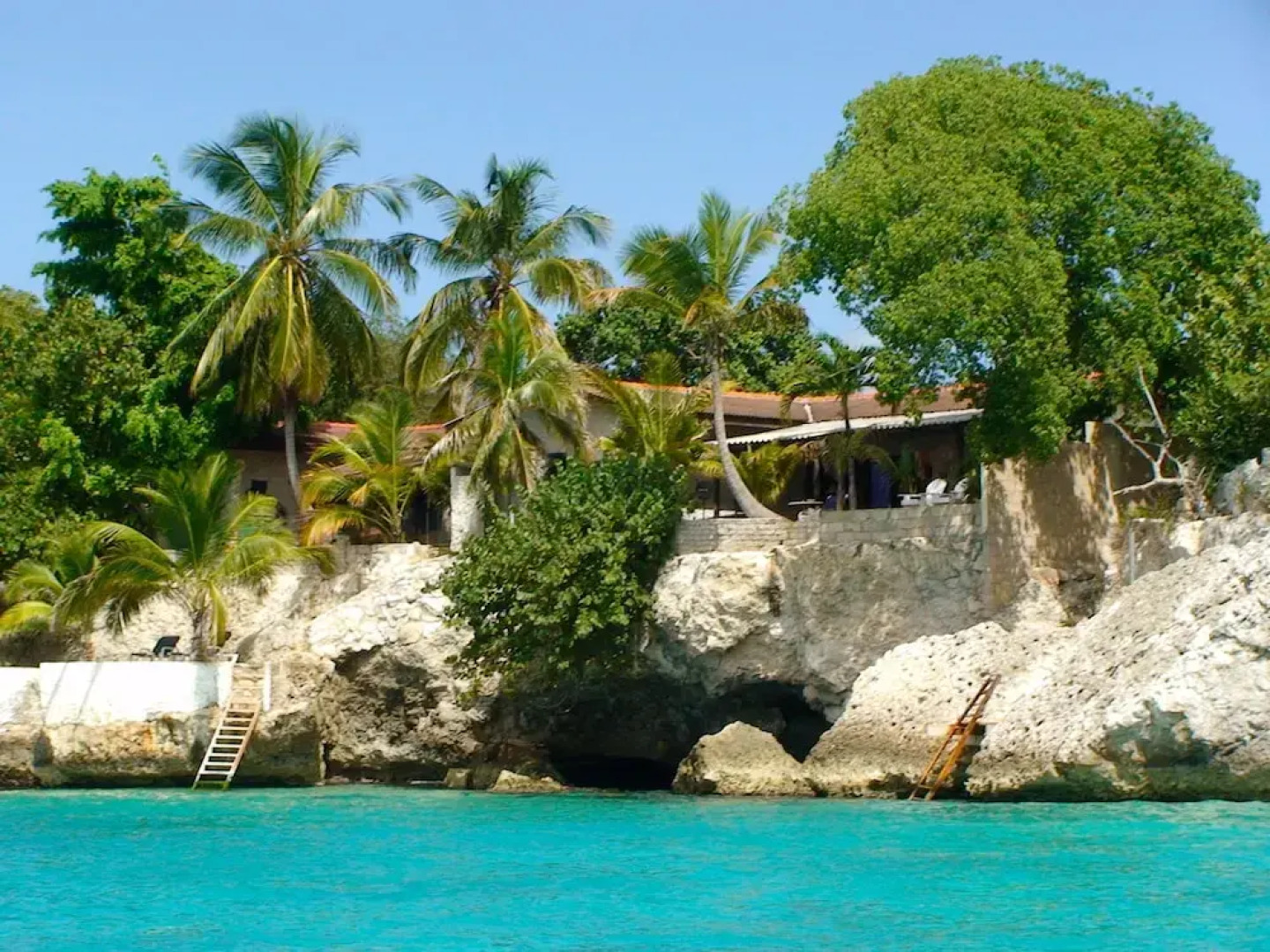 Sun Reef Village on Sea