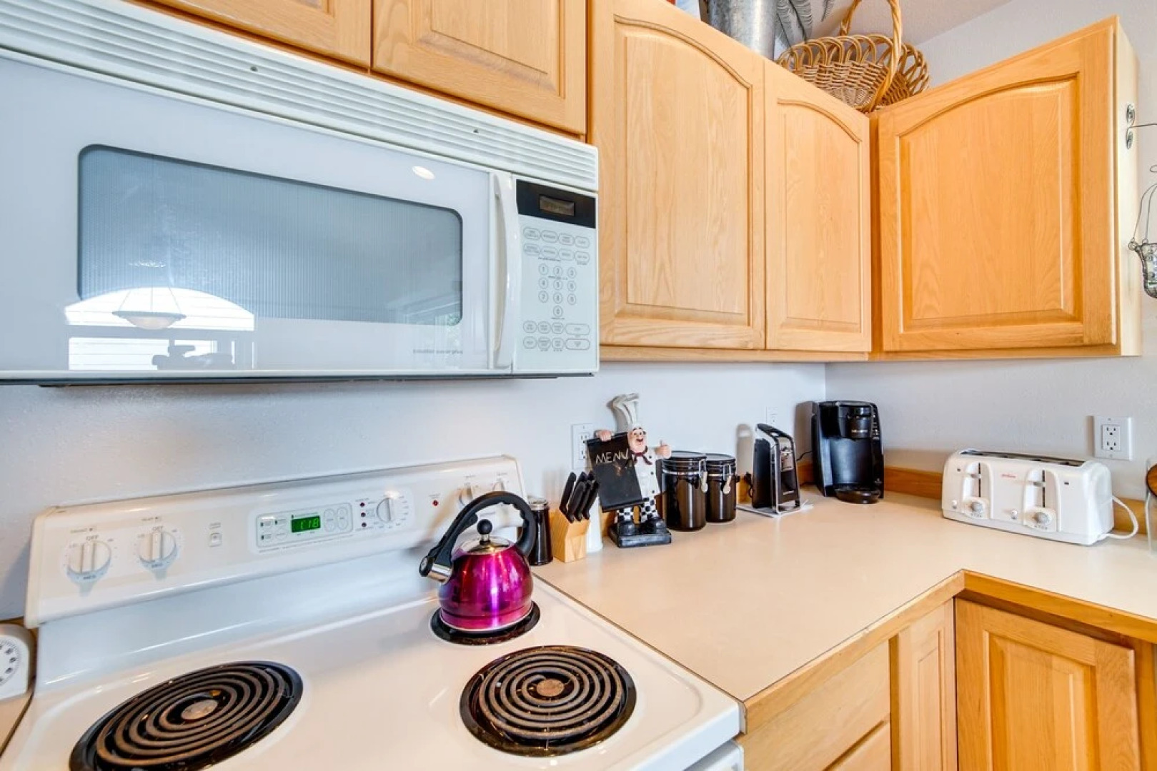 6 Mi to Dtwn Yakima: Central Washington Home