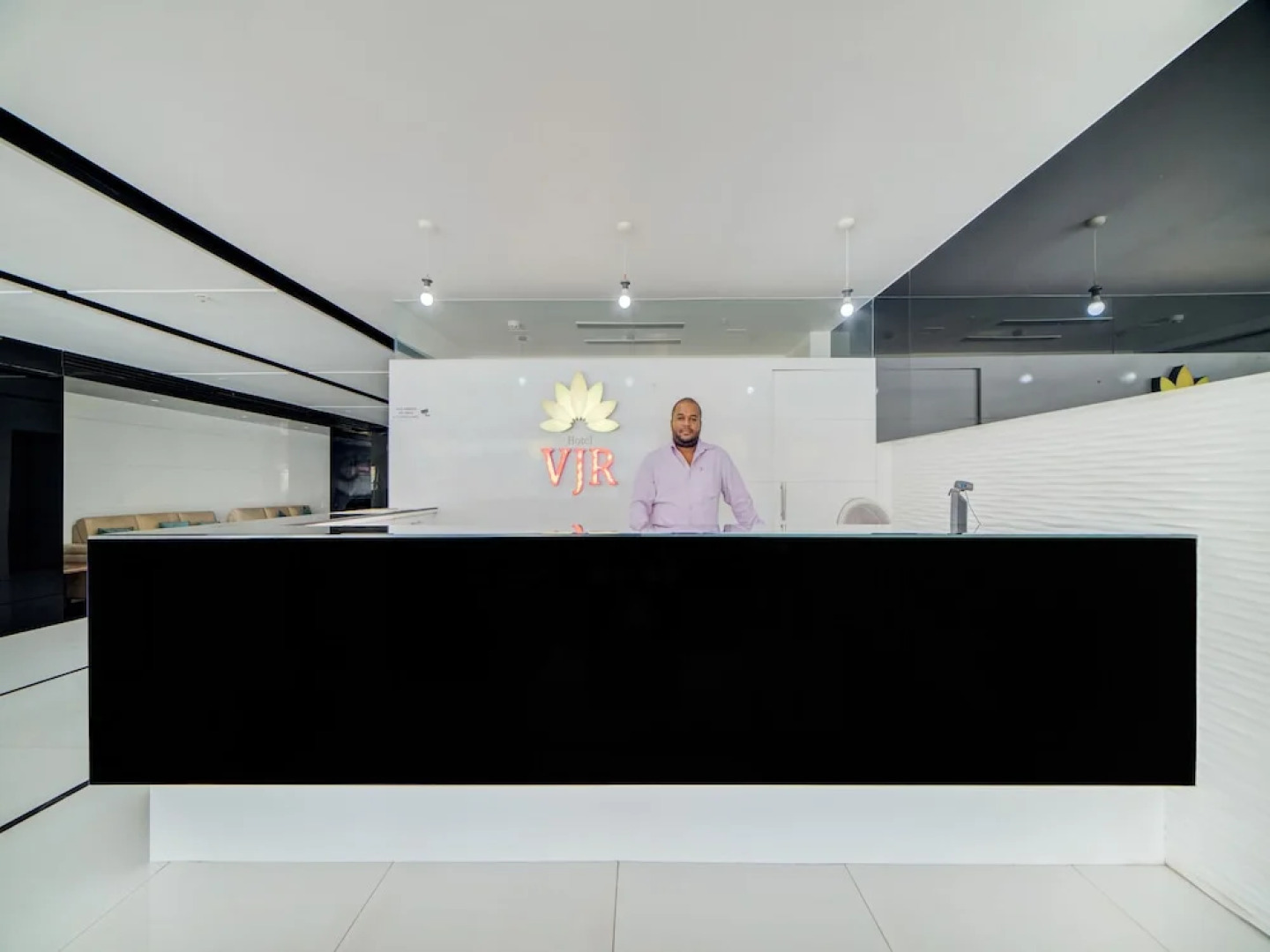 OYO 40124 Hotel VJR Residency