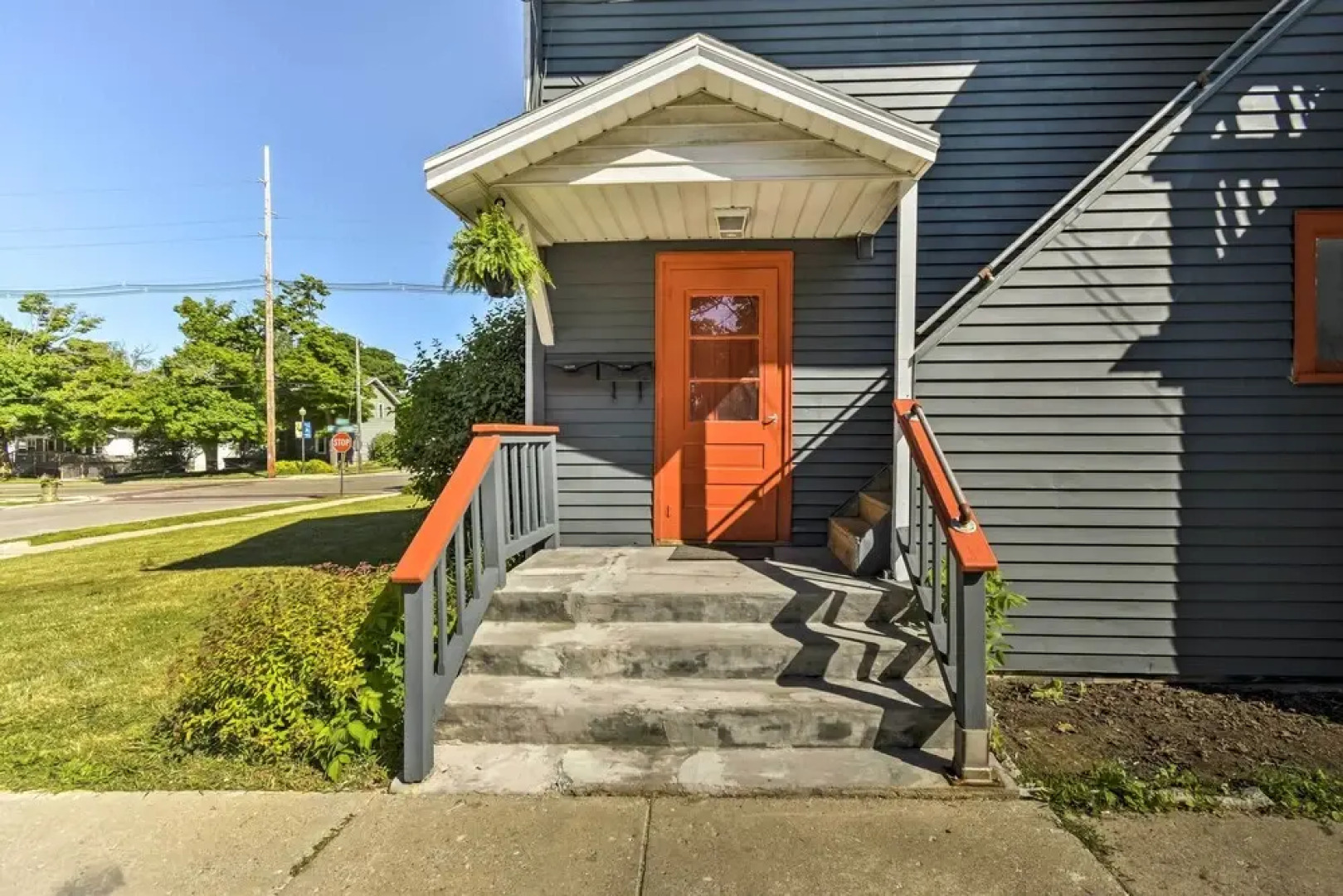 Walk to Dtwn Shops & Eats: Sturgeon Bay Retreat