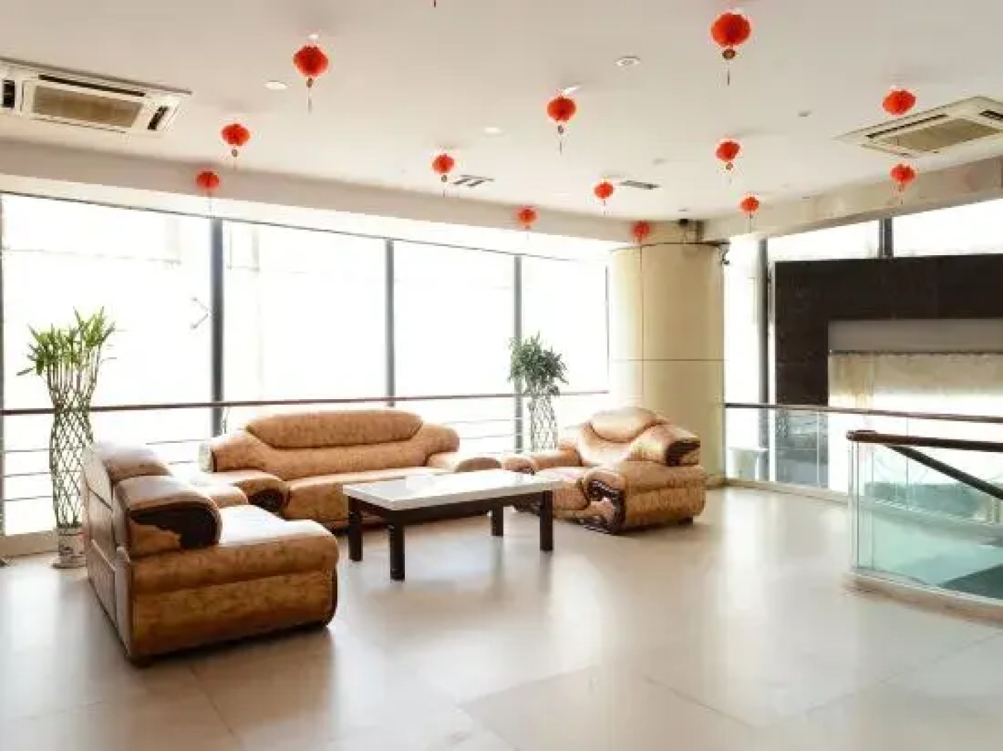 Jiujiang Coast Hotel (Happy City No.3 Middle School)