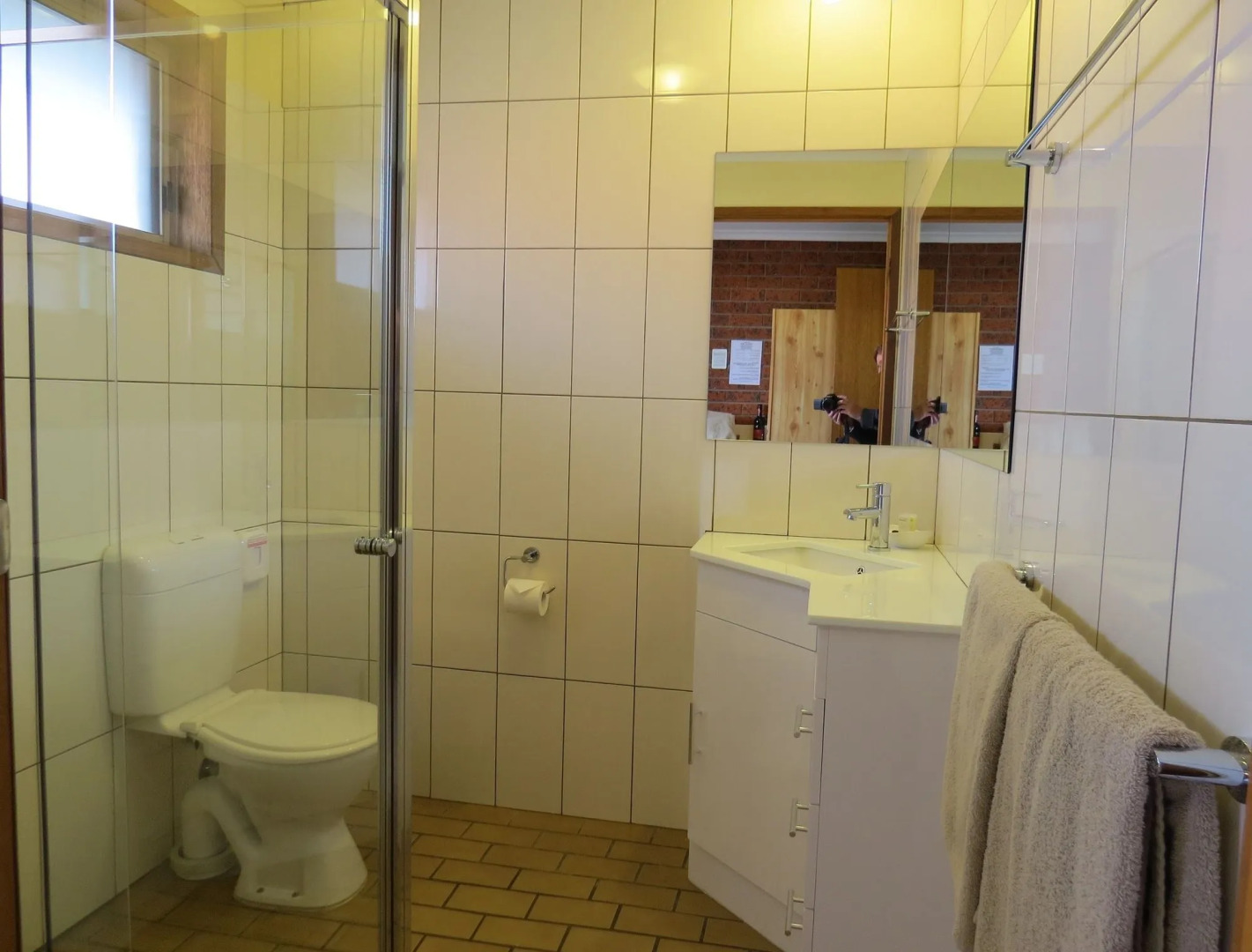 AAt 28 Goldsmith Motel