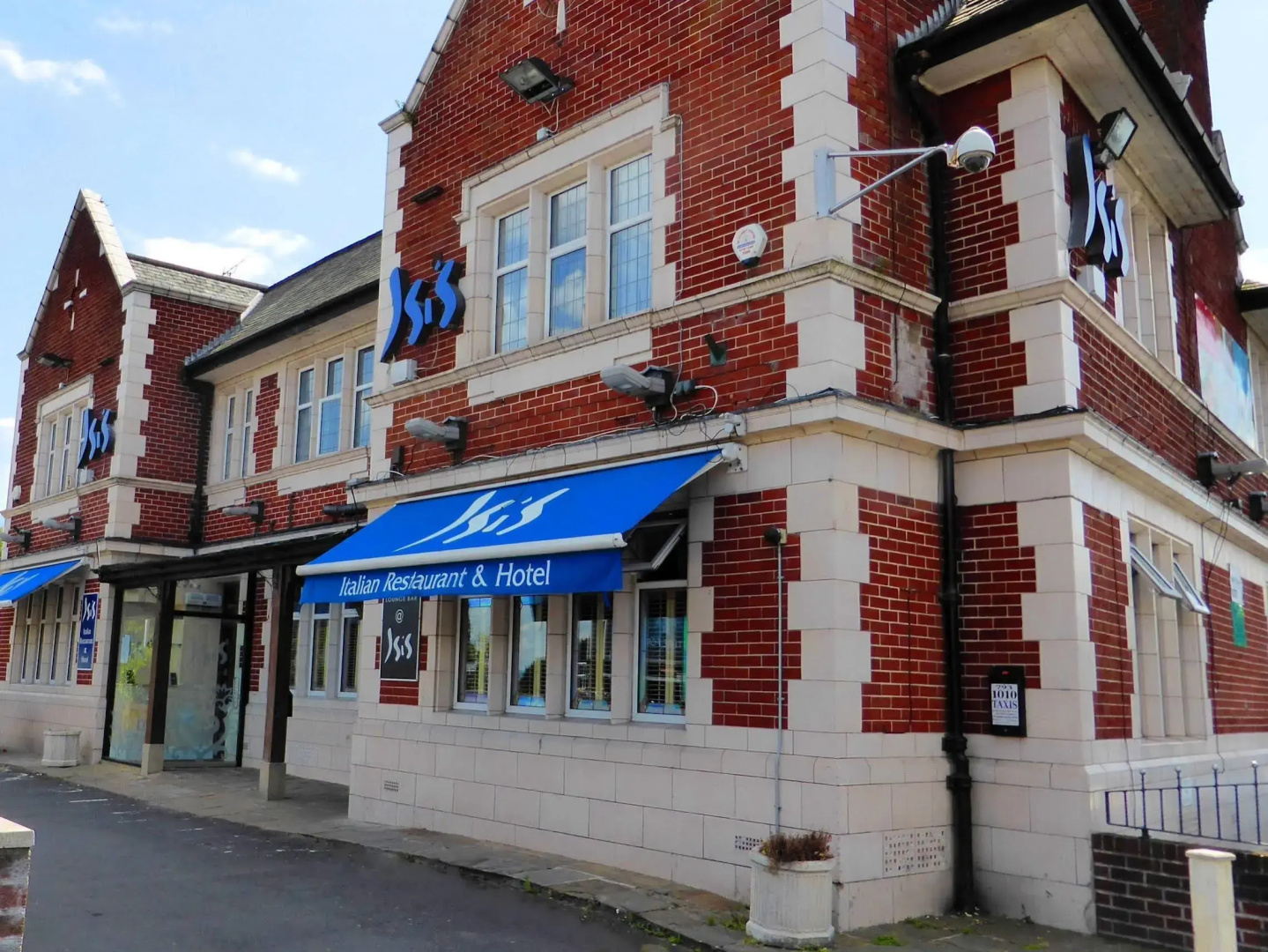 Isis Restaurant and Hotel