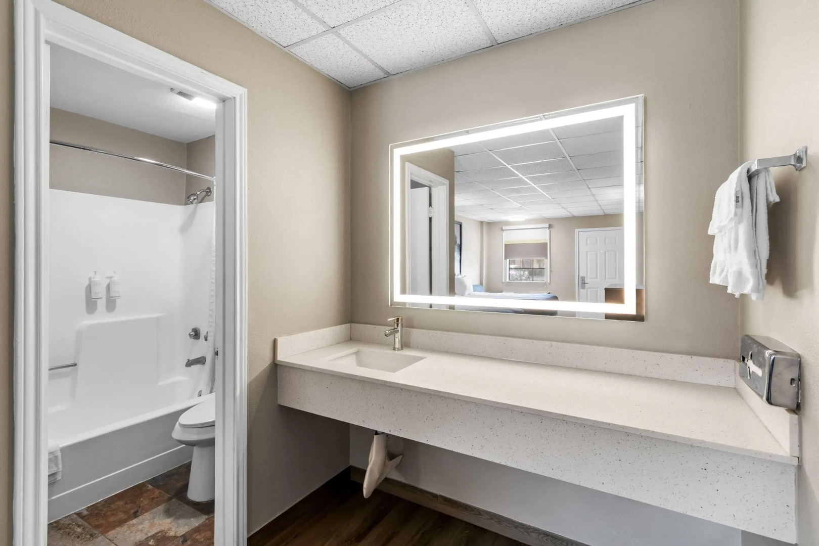 Super 8 by Wyndham Fredericksburg