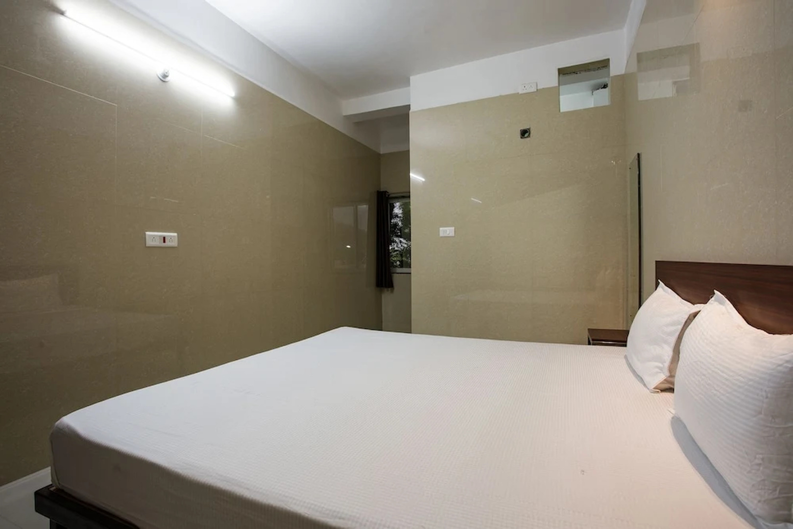 Spot On 23725 Jay Shanti Palace Hotel