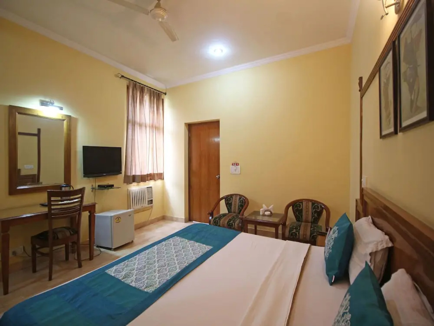 OYO 6977 Hotel Clarks