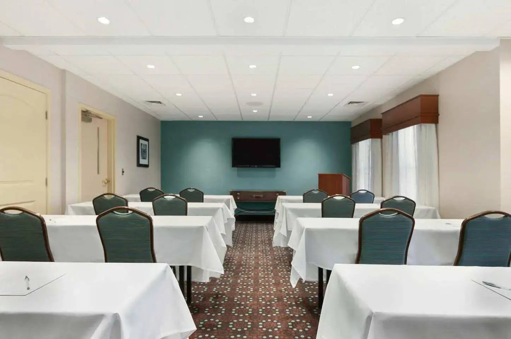 Hampton Inn & Suites Newport News (Oyster Point)
