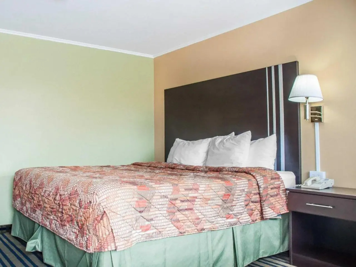 Amherst Inn & Suites