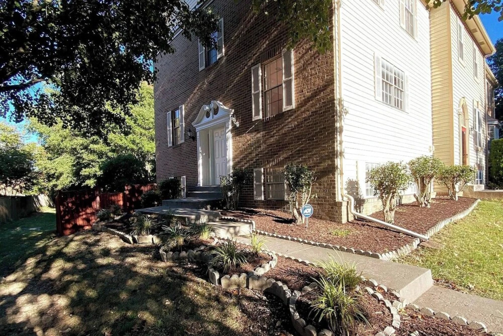 Room in House - Executive Private Room w Bath Near Shopping