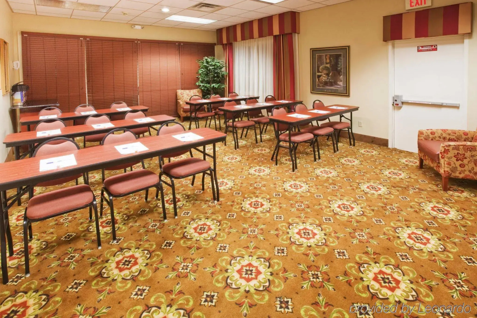 OYO Townhouse Oklahoma City Airport