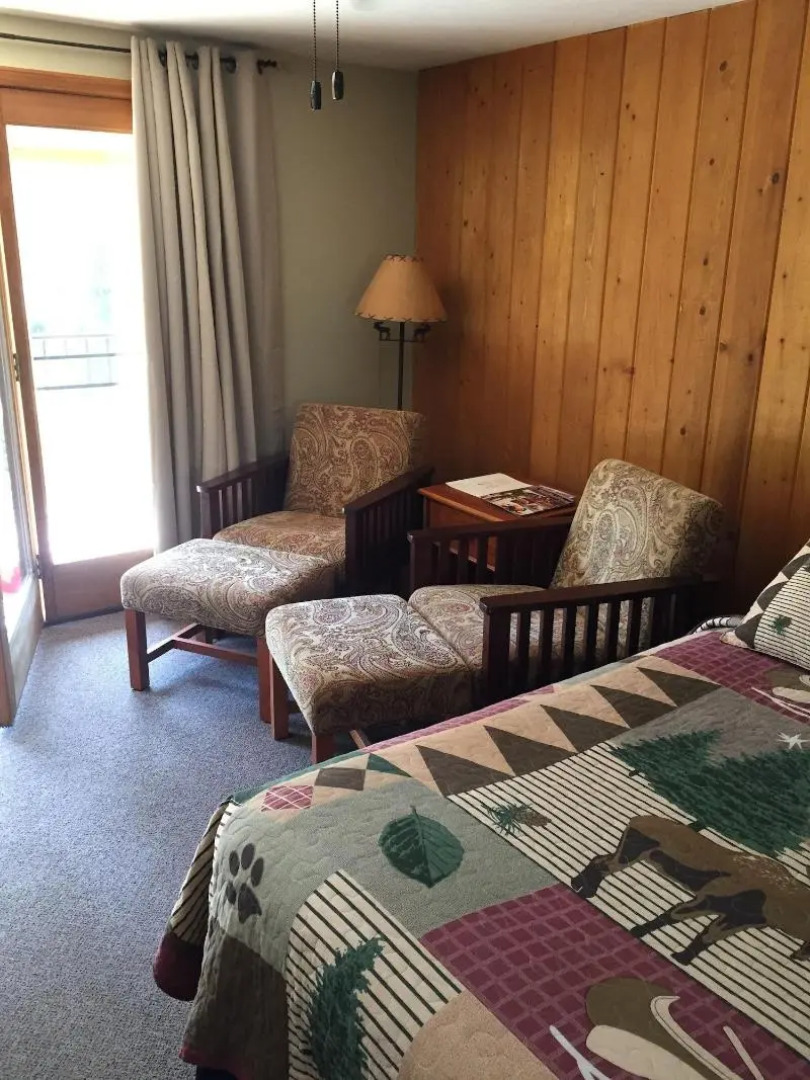 4 Seasons Inn on Fall River