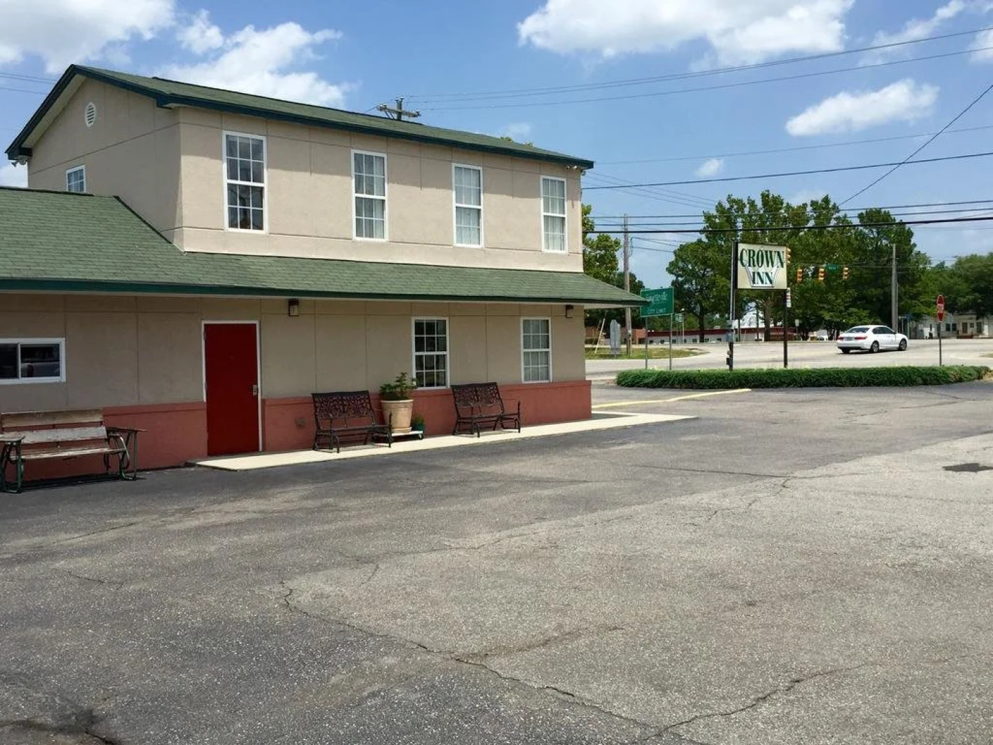 Crown Inn - Fayetteville