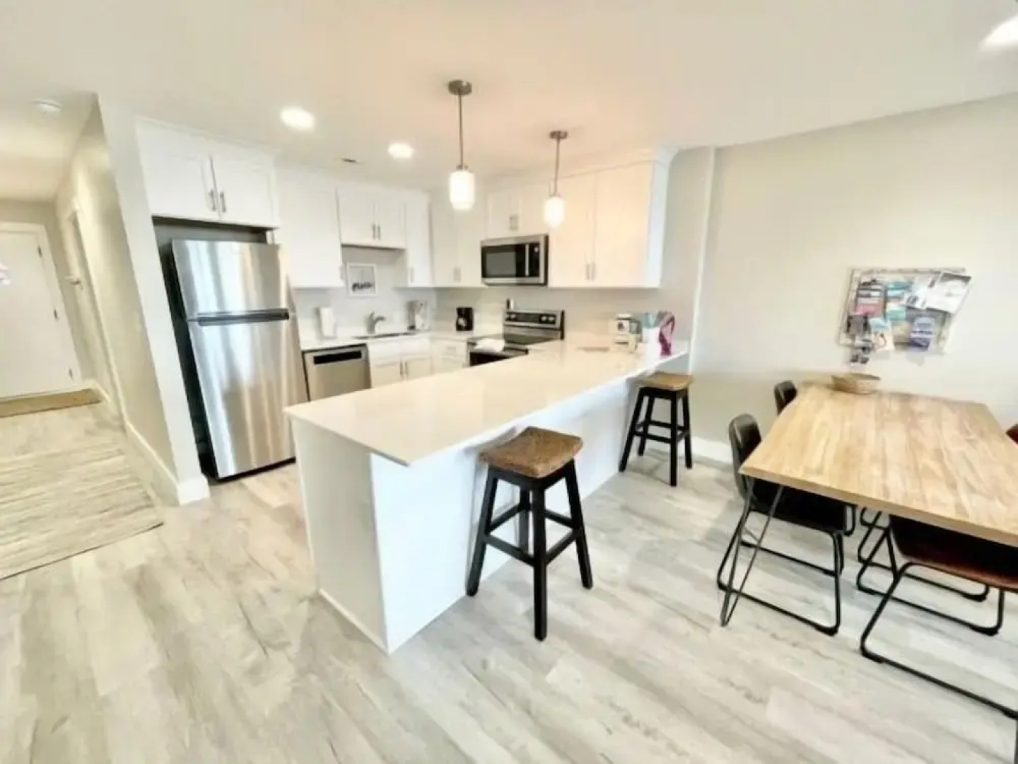 Carolina Beach Dreamin - Light Filled South Side End Unit. Ocean Views From Most Rooms! Private Beach Access! 3 Bedroom Condo by Redawning