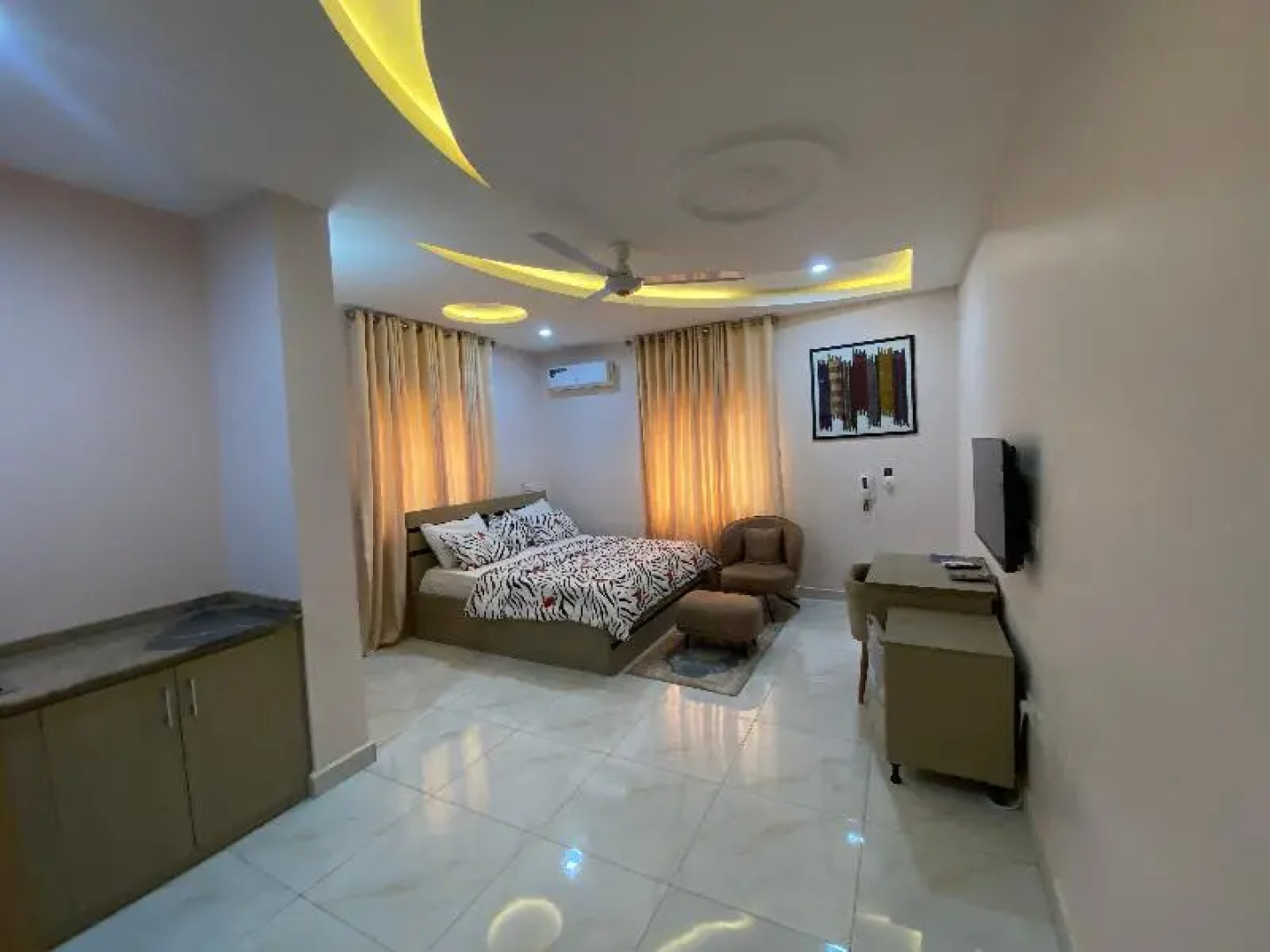 C7 Hazelwood Residence & Suites