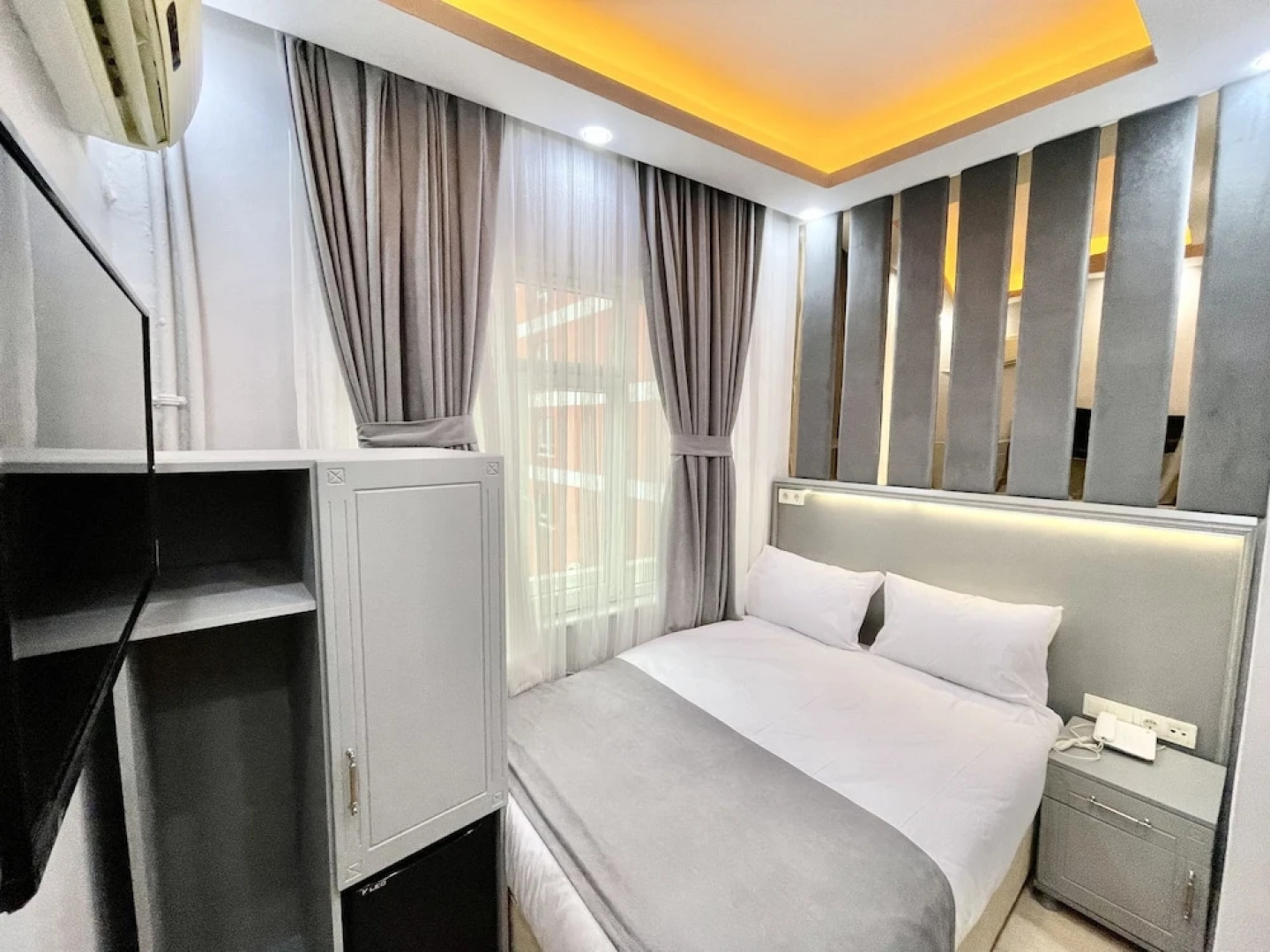 Отель Crowned Plus Hotel