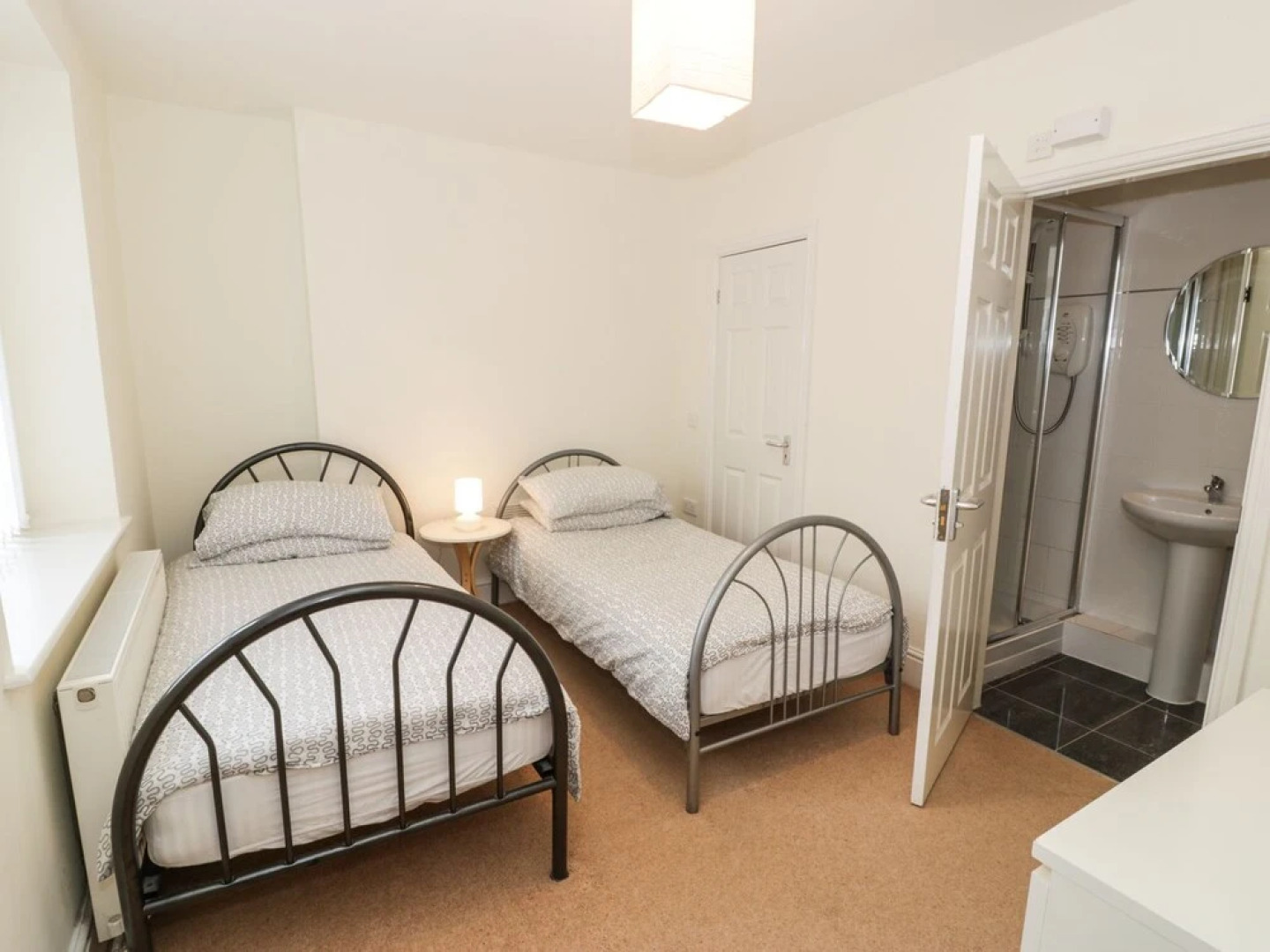 Apartment 1, 10 Marian y Mor