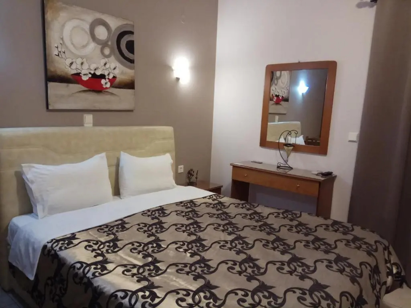 Zisis Garden Studios