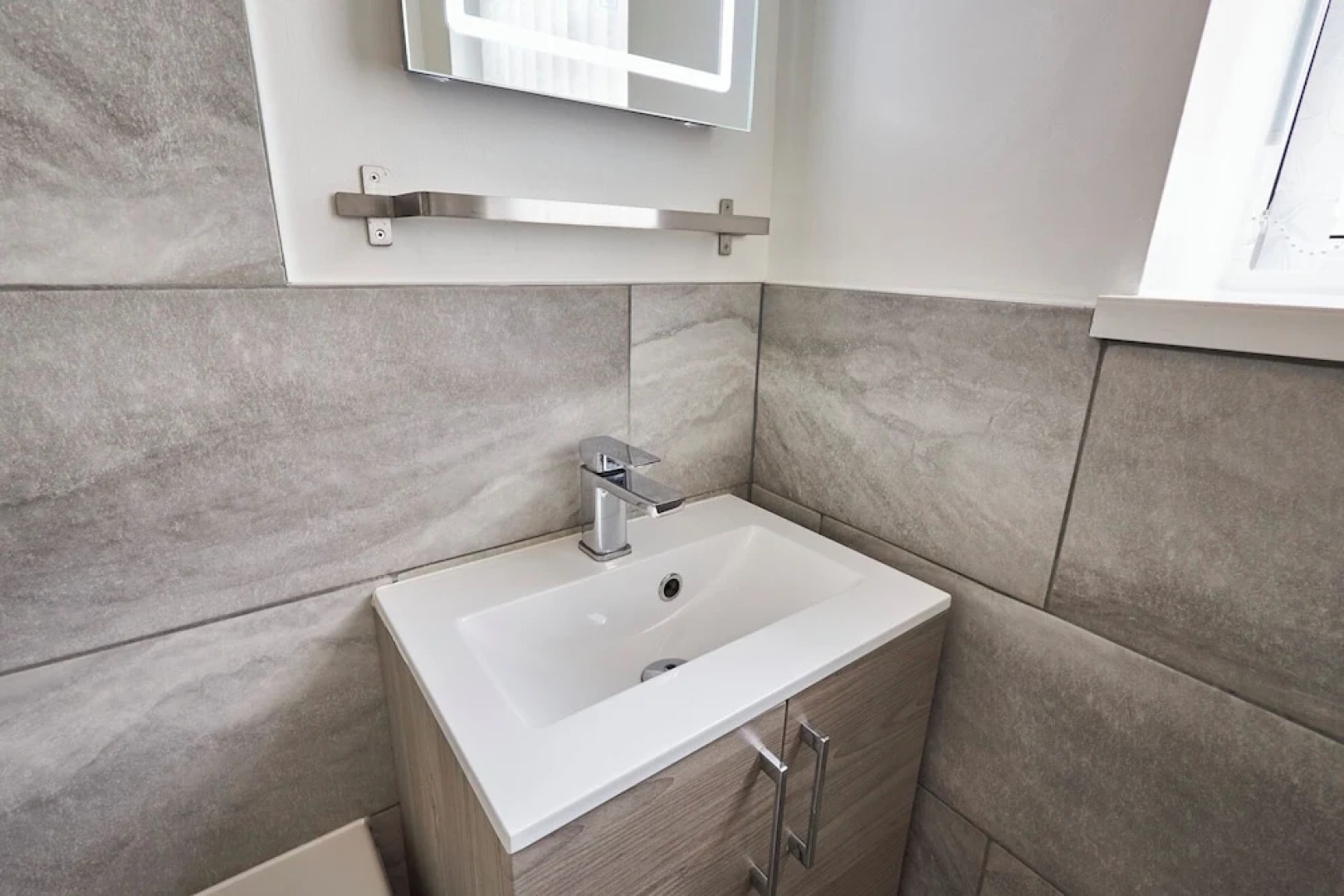 Host Stay Leaf Cottage