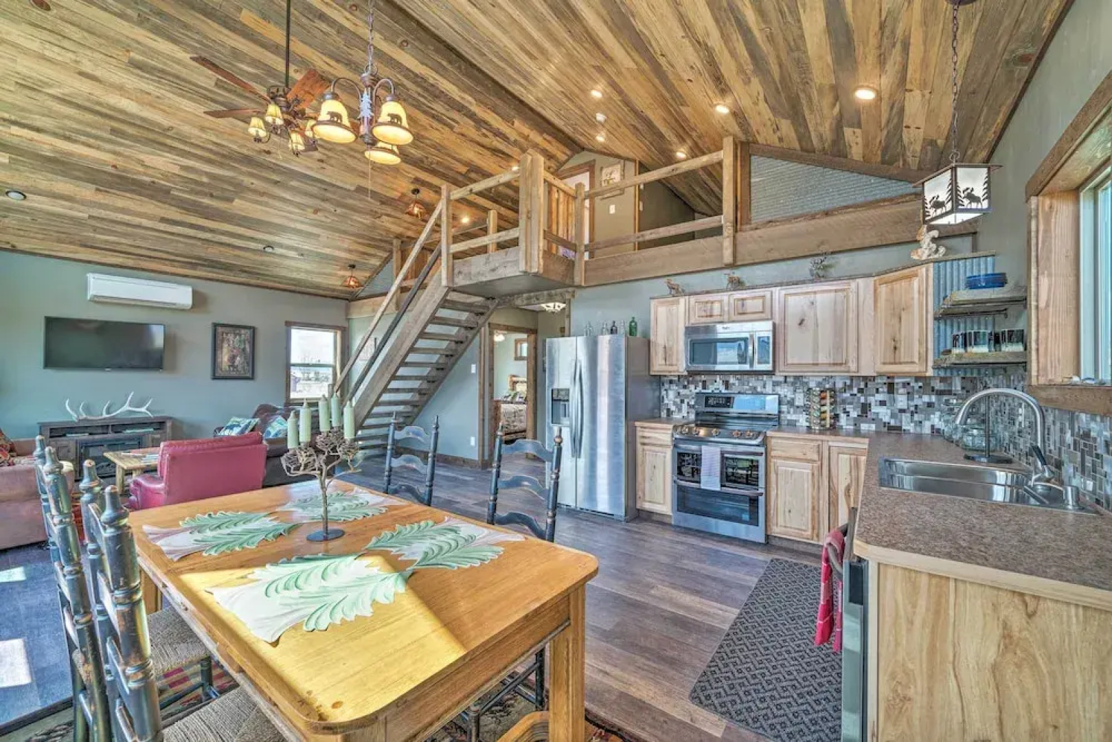 Mtn-view Cabin 40 Mi to Yellowstone Ntl Park!