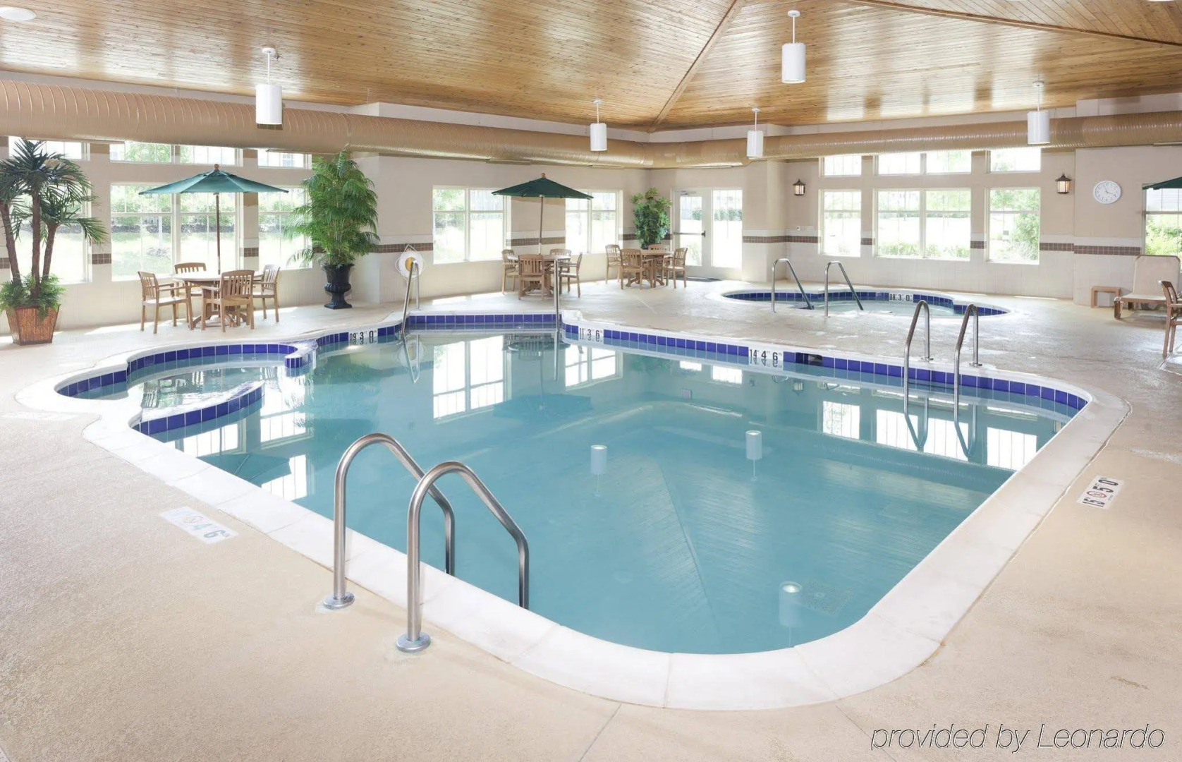 Holiday Inn Express & Suites Chicago West-Roselle by IHG