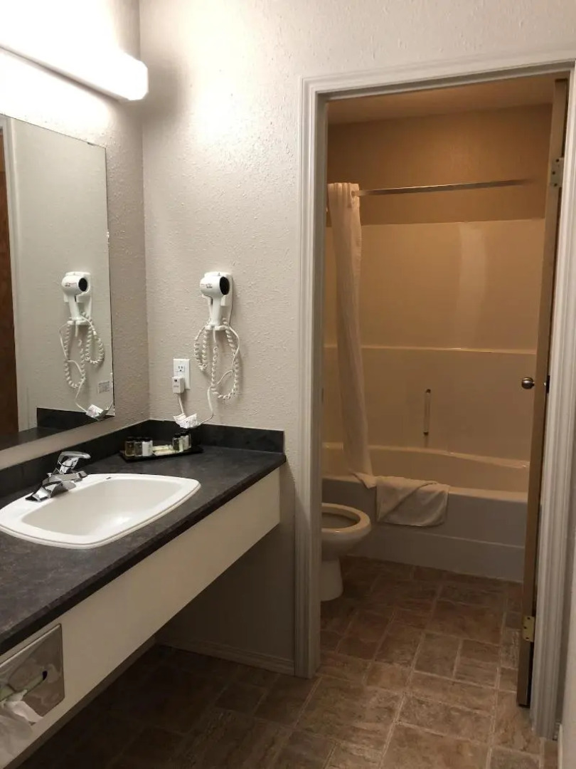 R & R Wainwright Inn