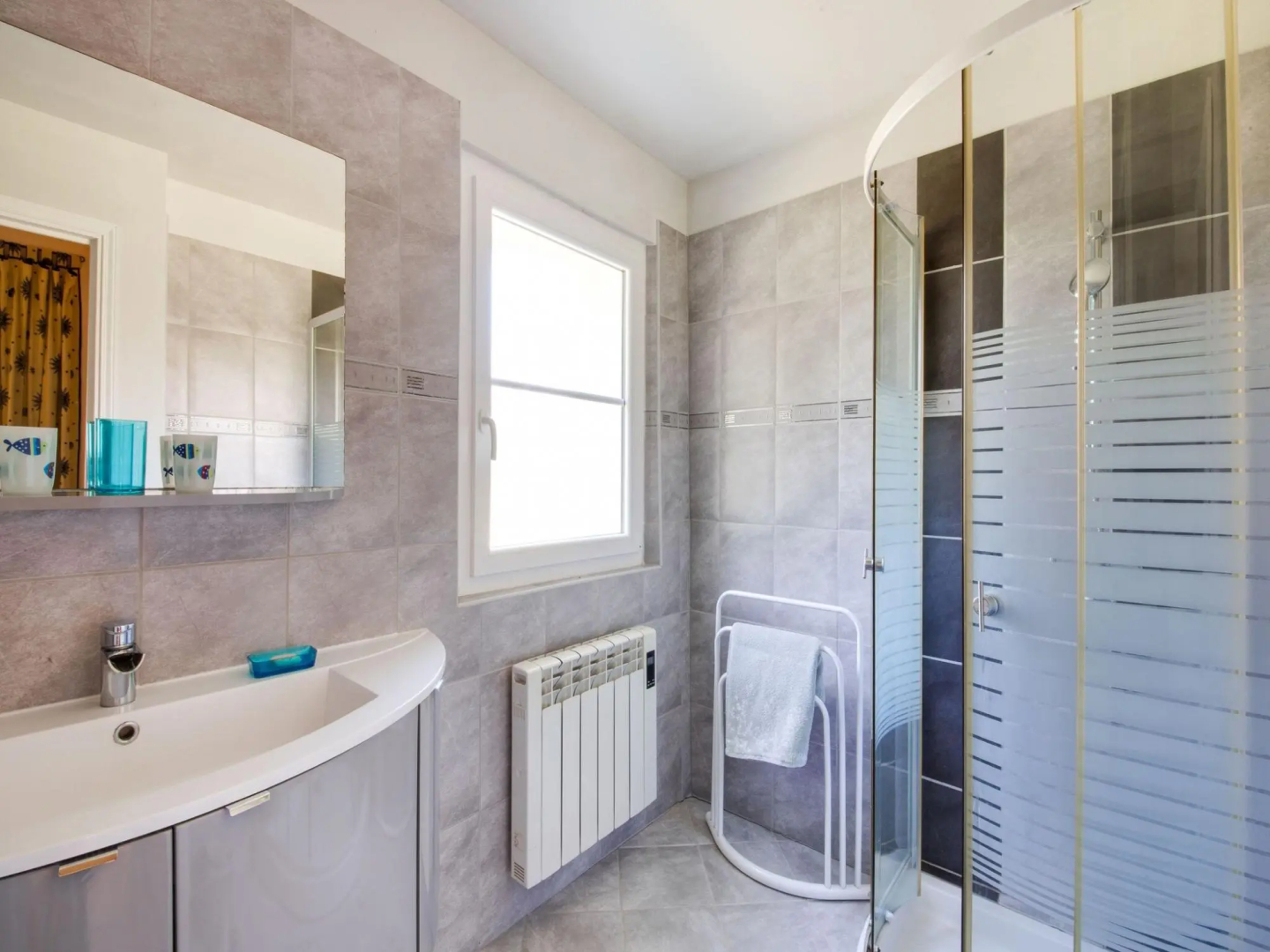 Tranquil Home in Saint-Martin-de-Gurson, 15min from Saint Emilion's vineyard