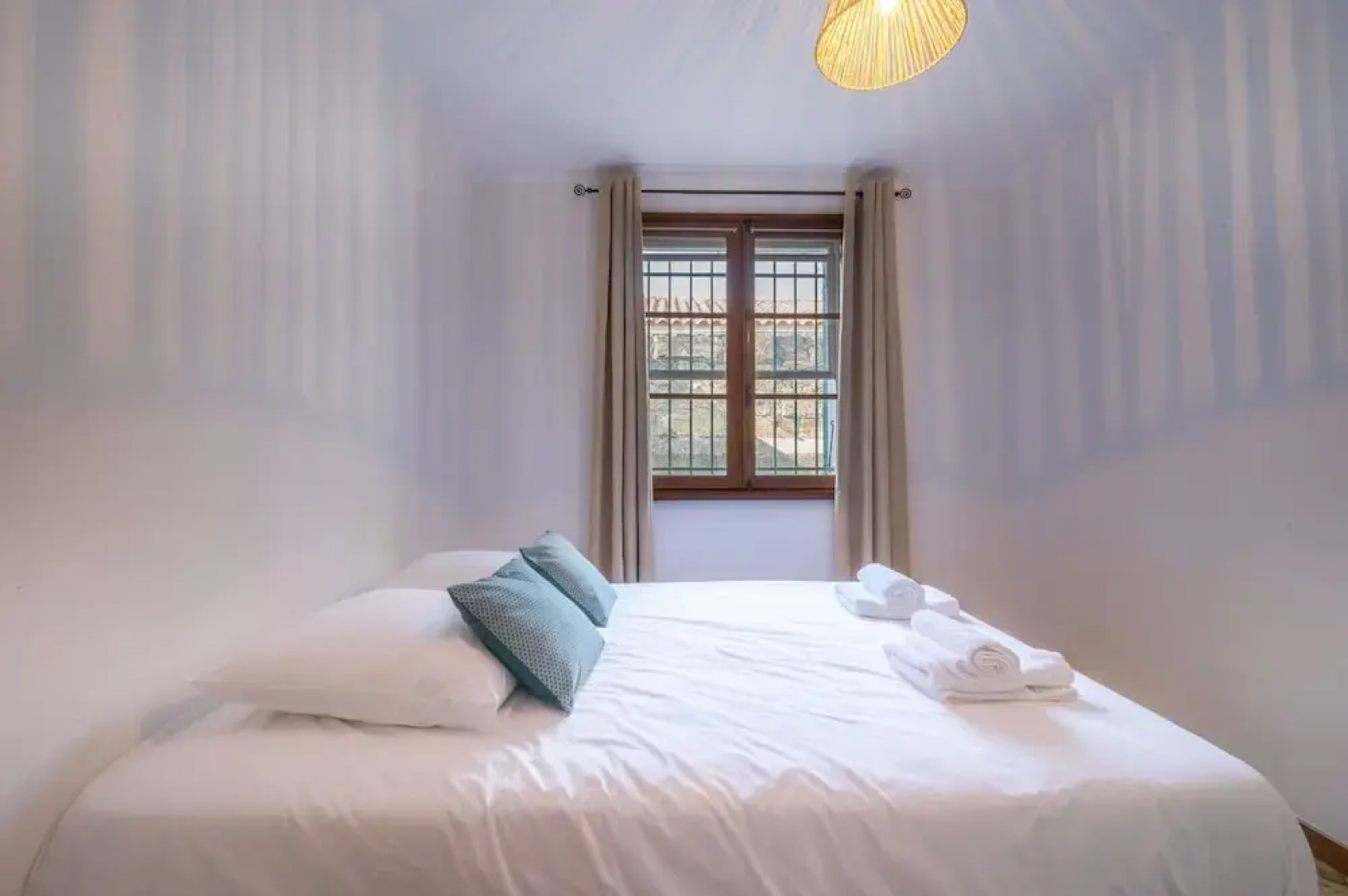 Mas Lou Pitchoun Exceptional Villa Between the Alpilles and Avignon