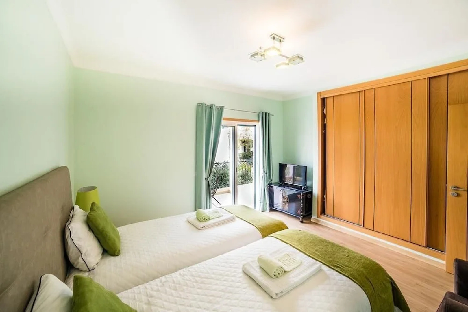 Moradia V3 Férias No Algarve Com Jacuzzi Privado