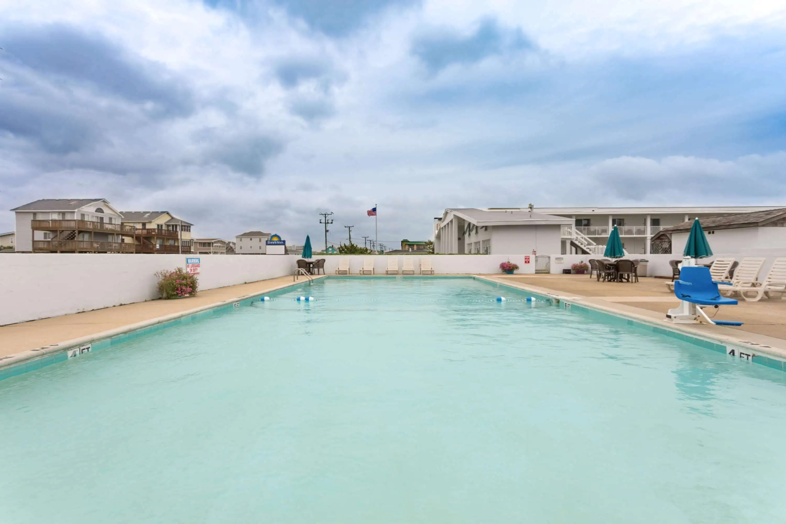 Days Inn by Wyndham Kill Devil Hills Oceanfront - Wilbur