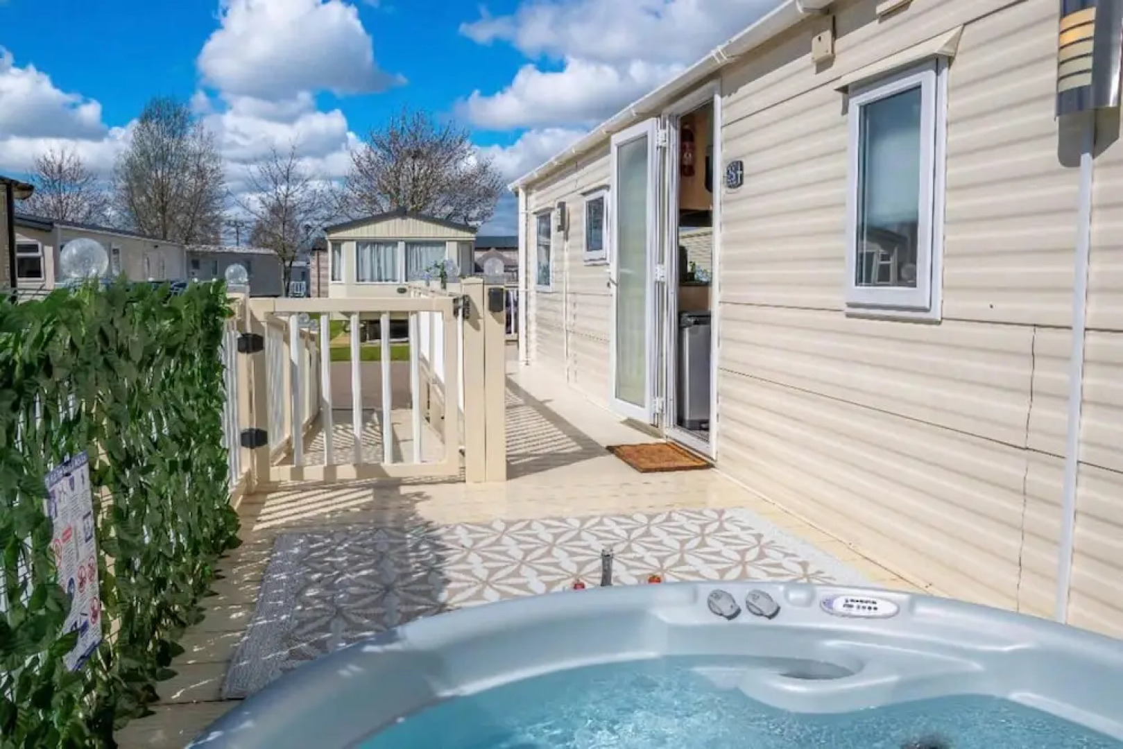 Tattershall Lakes Private Hot Tub Lodge - Sleeps 6