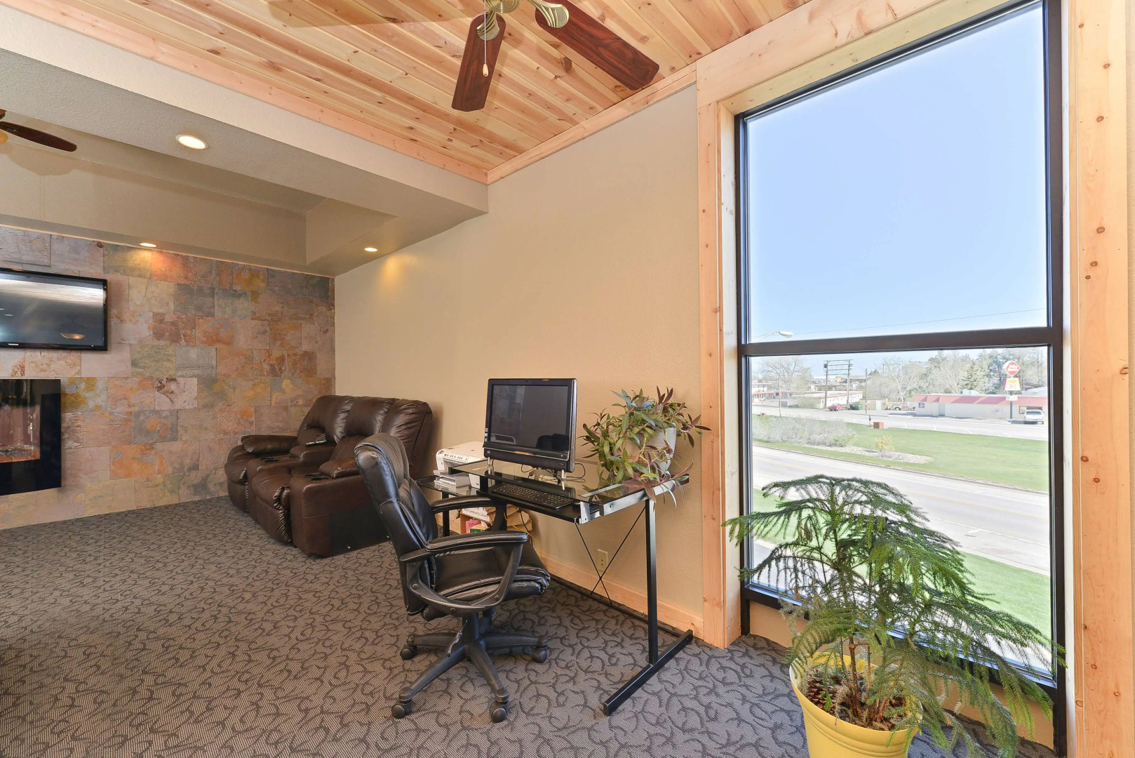 Americas Best Value Inn Wall