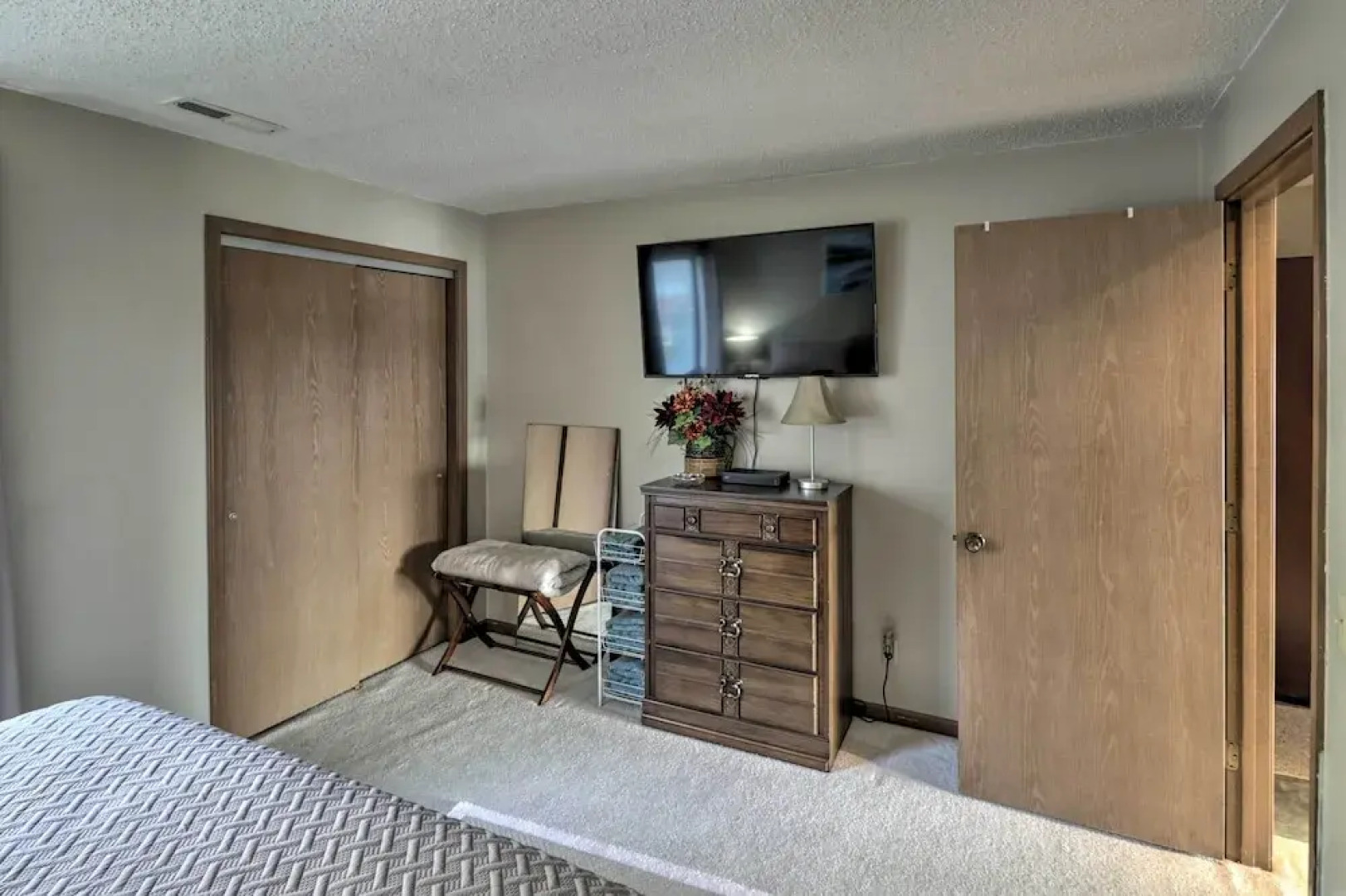 Lake Ozark Condo w/ Pool & Fishing Docks!
