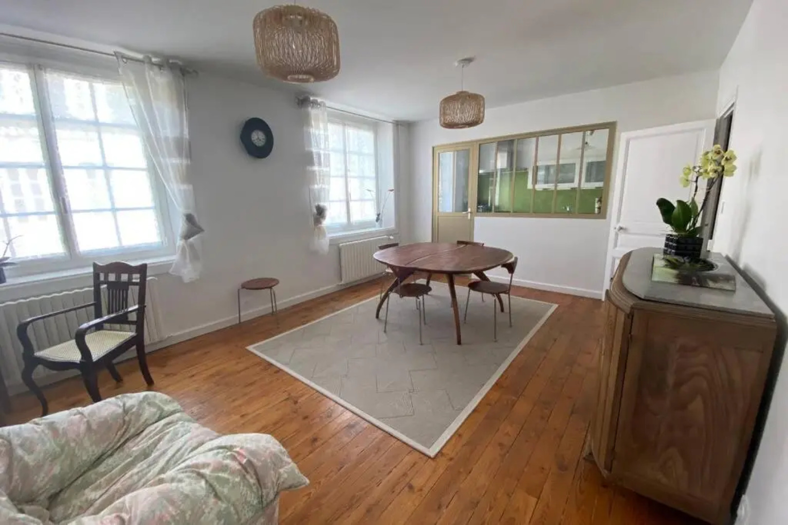 Très bel appartement, lumineux, idéalement situé.